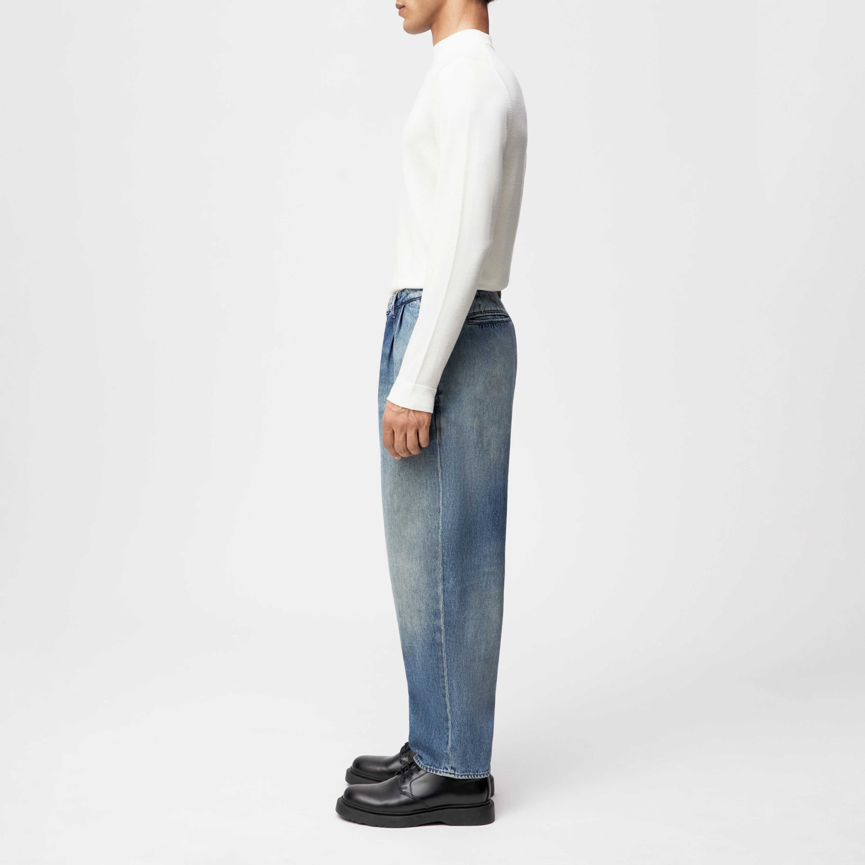 KARYKO_D - Relaxed fit jeans in mid-blue denim - men - blue - Seitenansicht