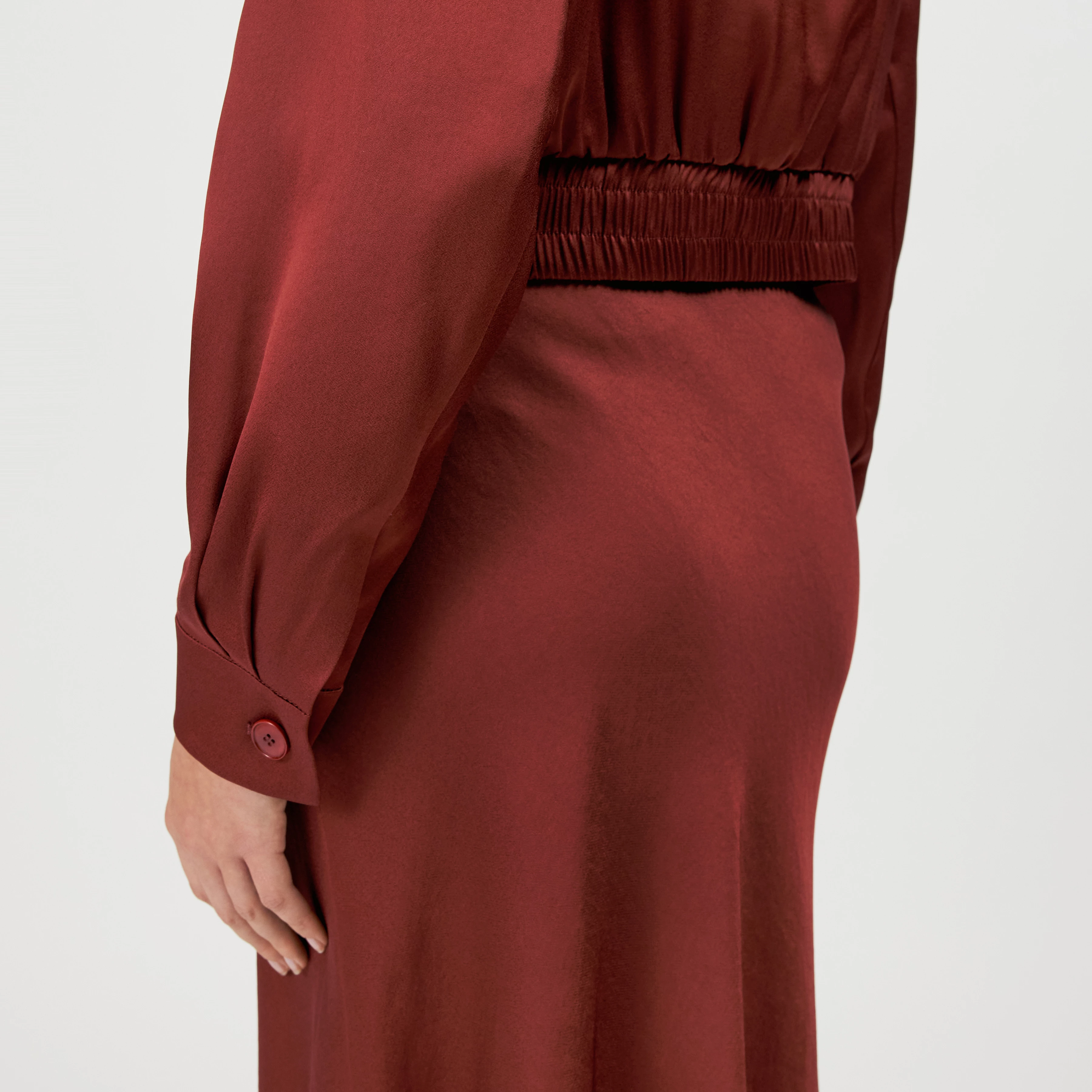 RADWAY_1 - Blouson court en satin - women - rouge - Detailansicht am Model
