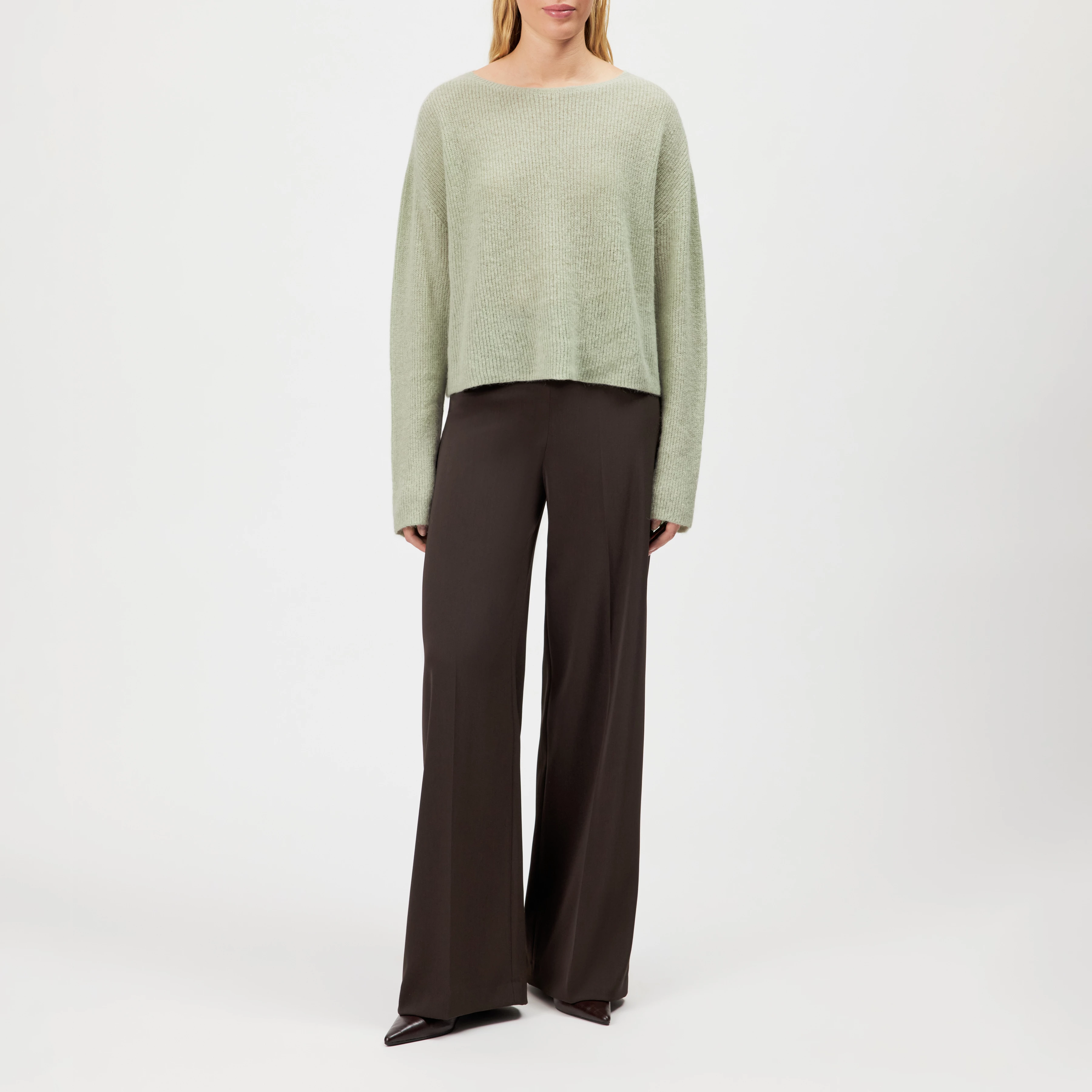 IMENY - Short Suri Alpaca blend jumper - women - green - Ganzkörper-Frontansicht