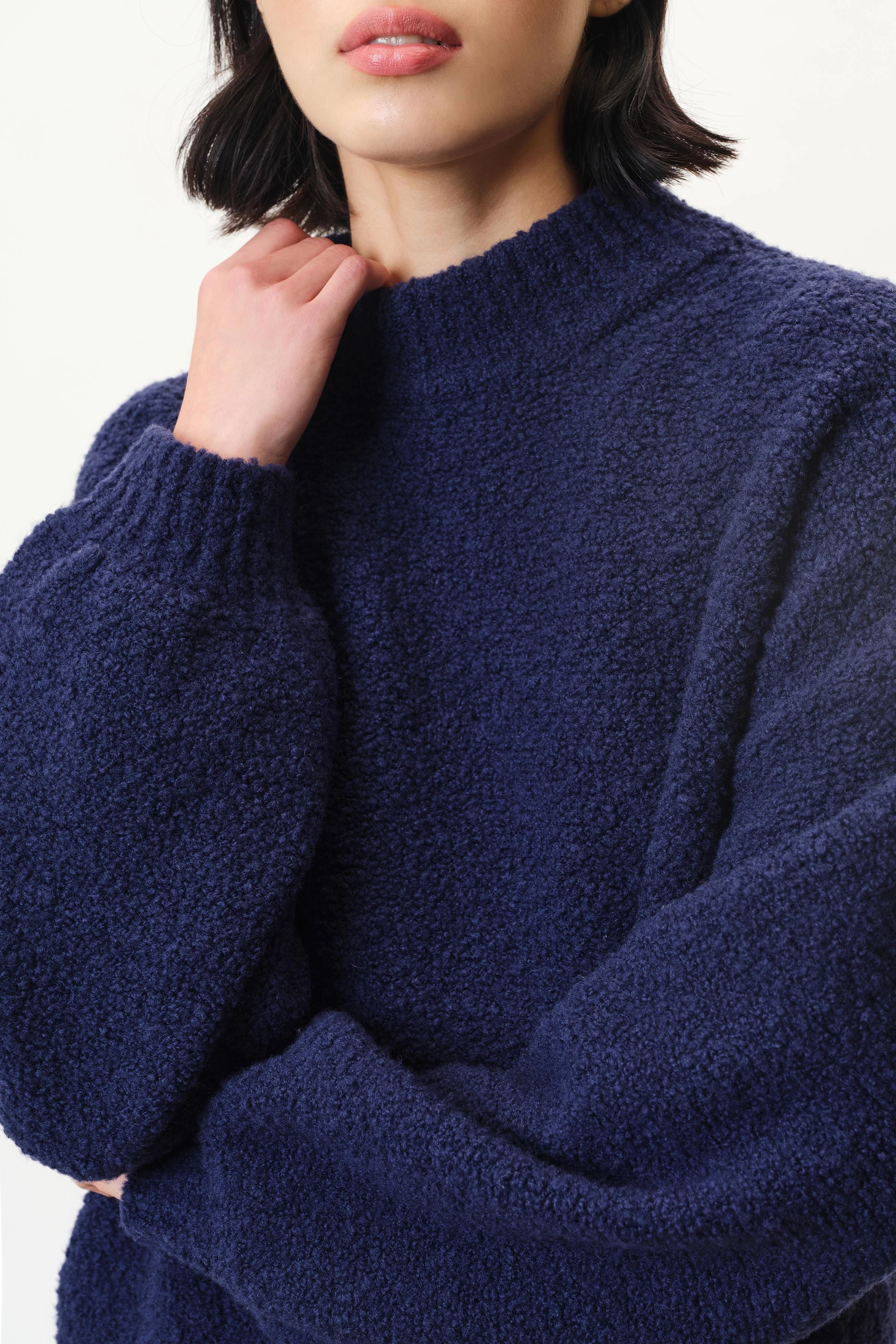 RAMEA - Round-neck jumper in soft wool bouclé yarn - women - blue - Seitenansicht