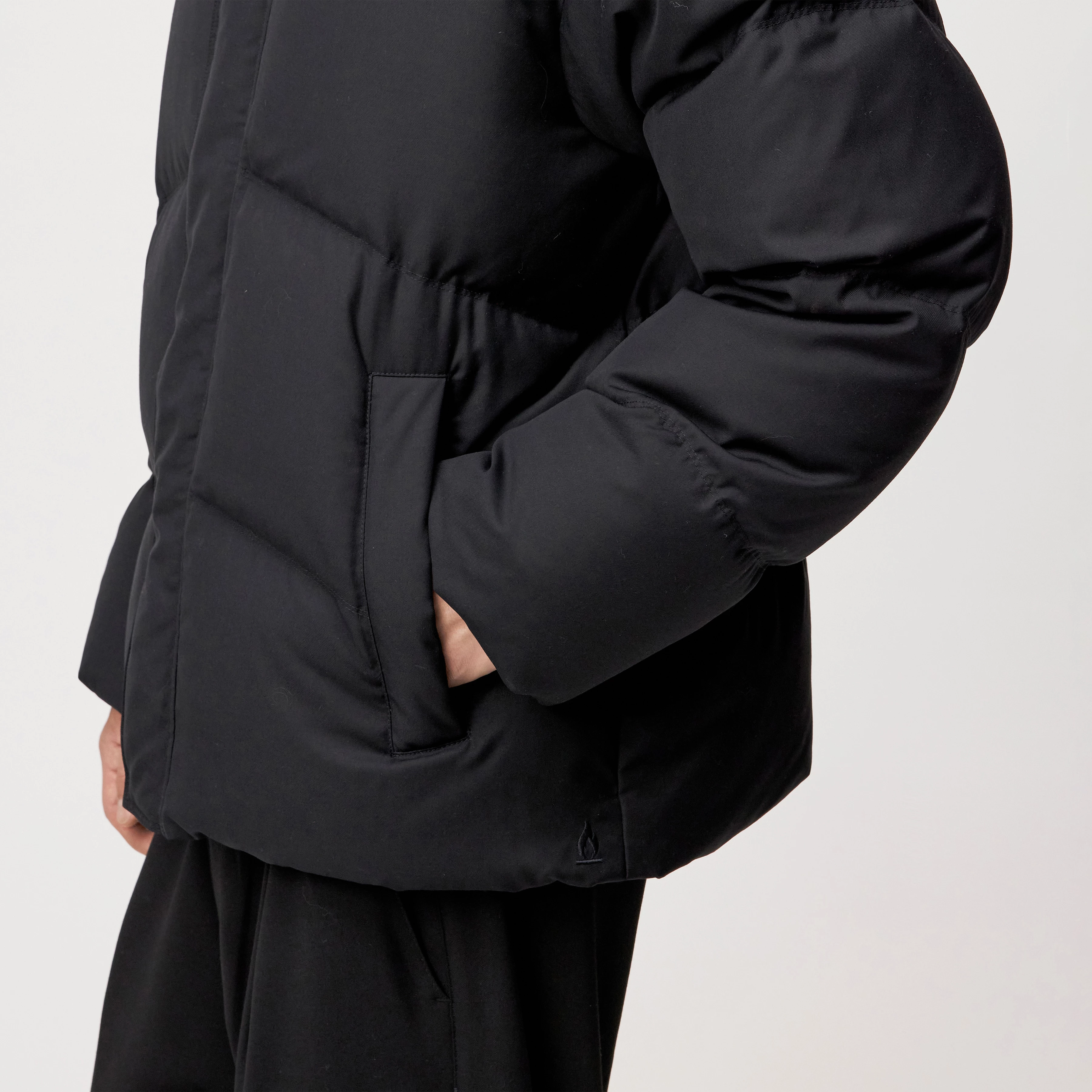 NOTAN - Puffer Jacke in Woll Look - Herren - schwarz - Detailansicht am Model