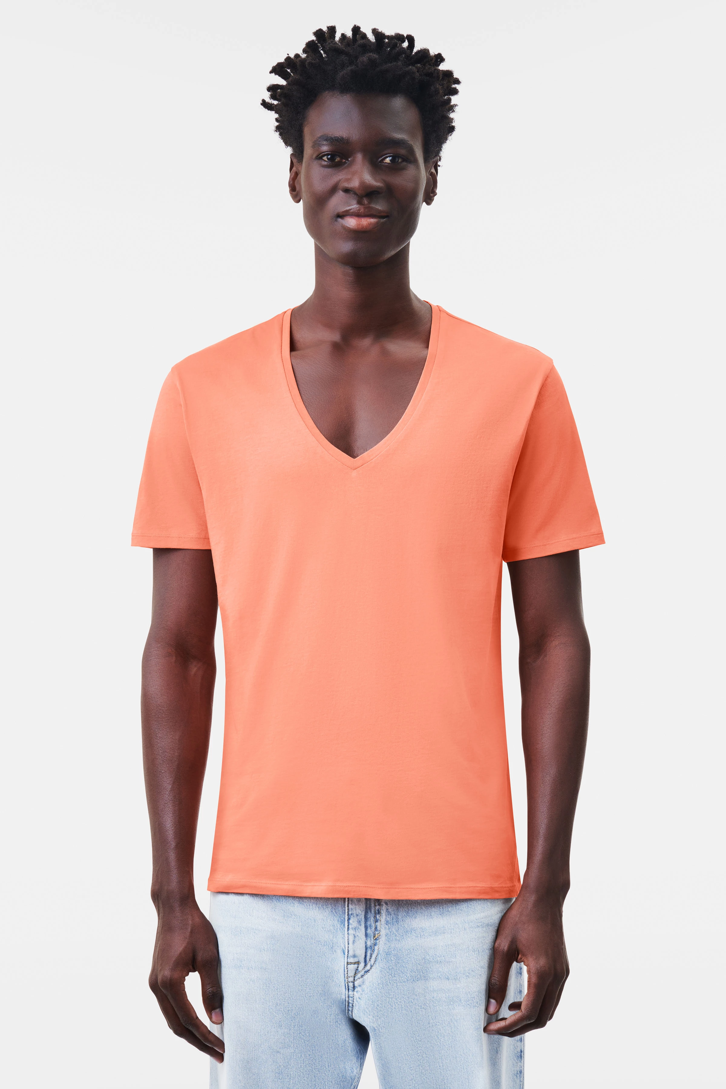 QUENTIN - V-Neck T-Shirt in cleaner Baumwolle - Herren - orange - Frontansicht