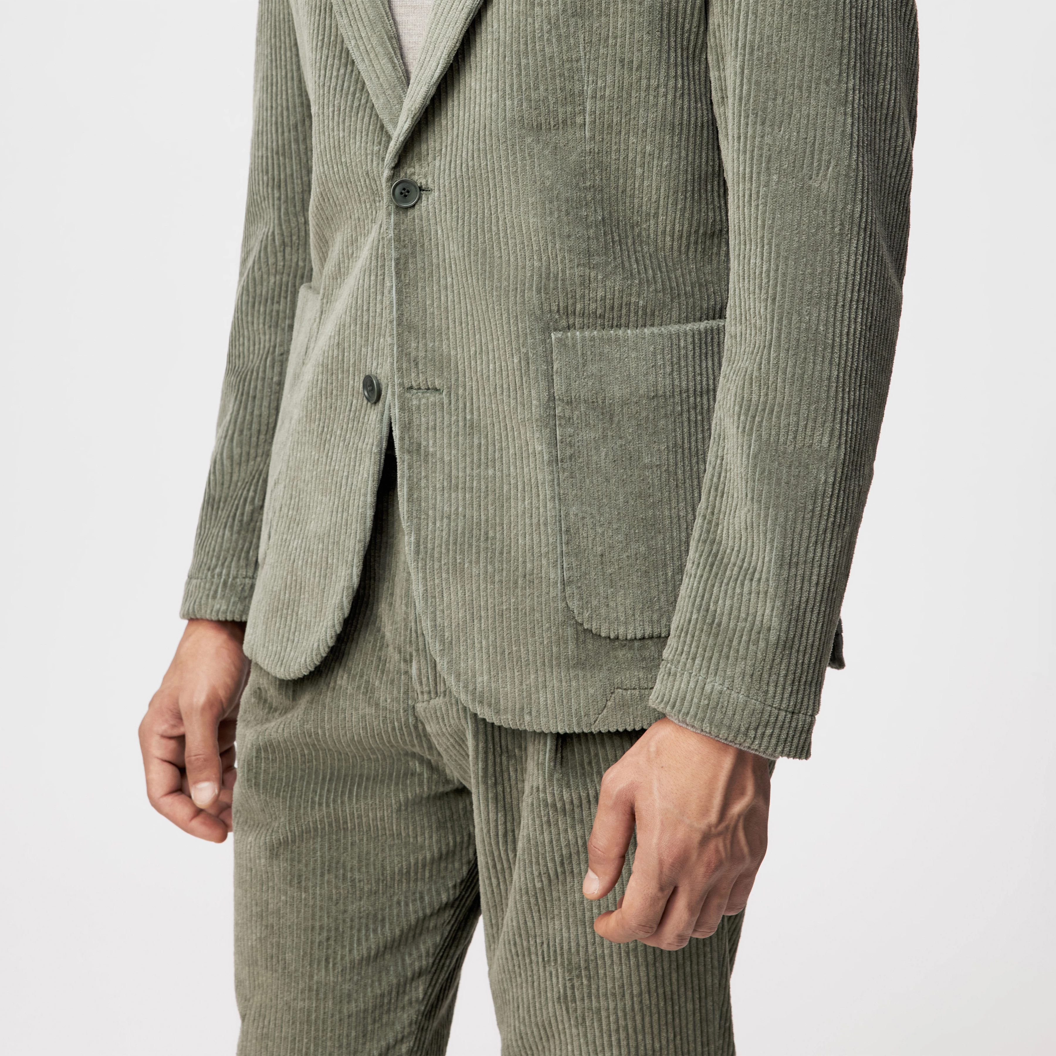 MARLS - Einreihiges Sakko in Baumwoll-Breitcord - Herren - grün - Detailansicht am Model