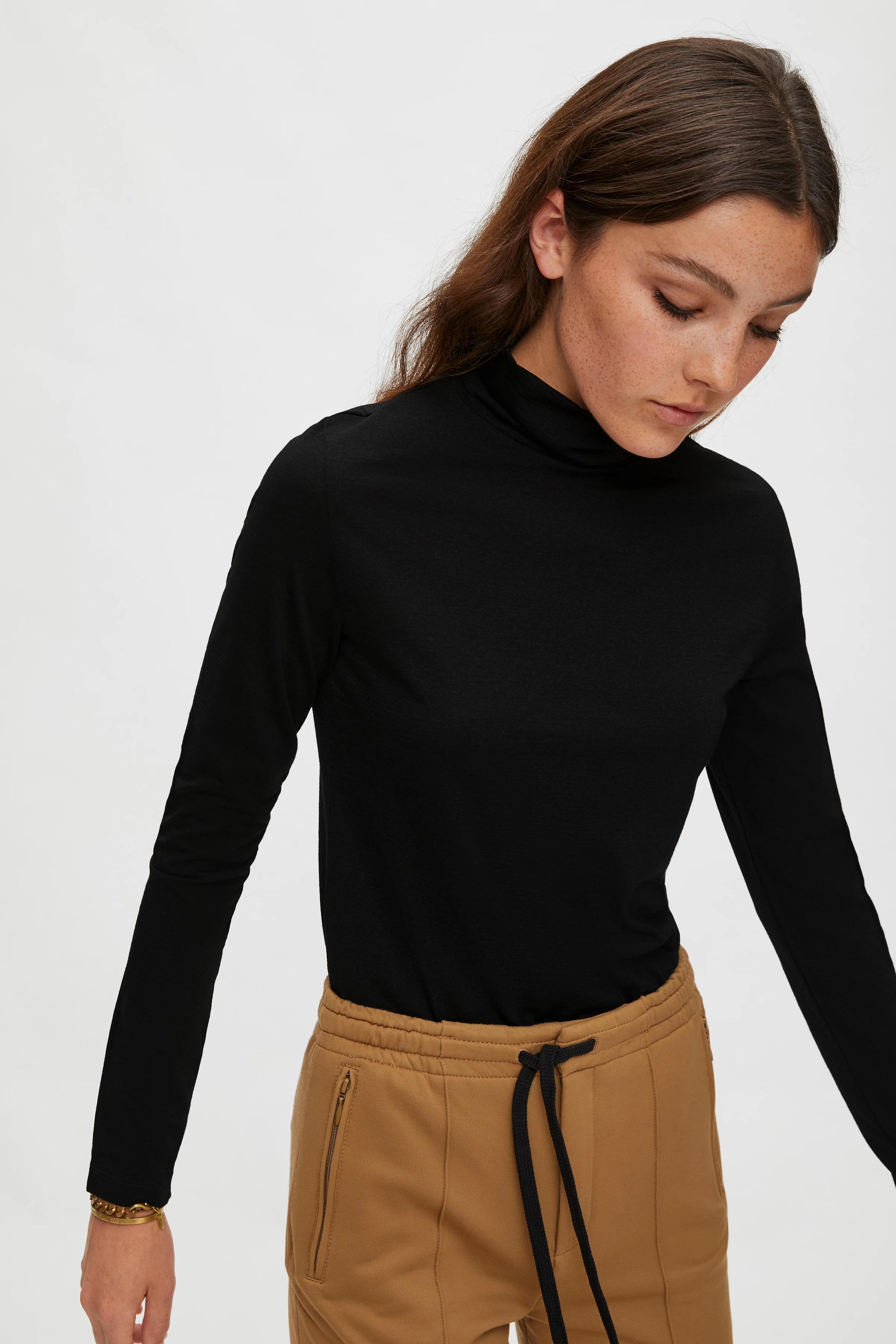 LARNI - Rollkragenpullover aus leichtem Jersey - Damen - schwarz - Frontansicht