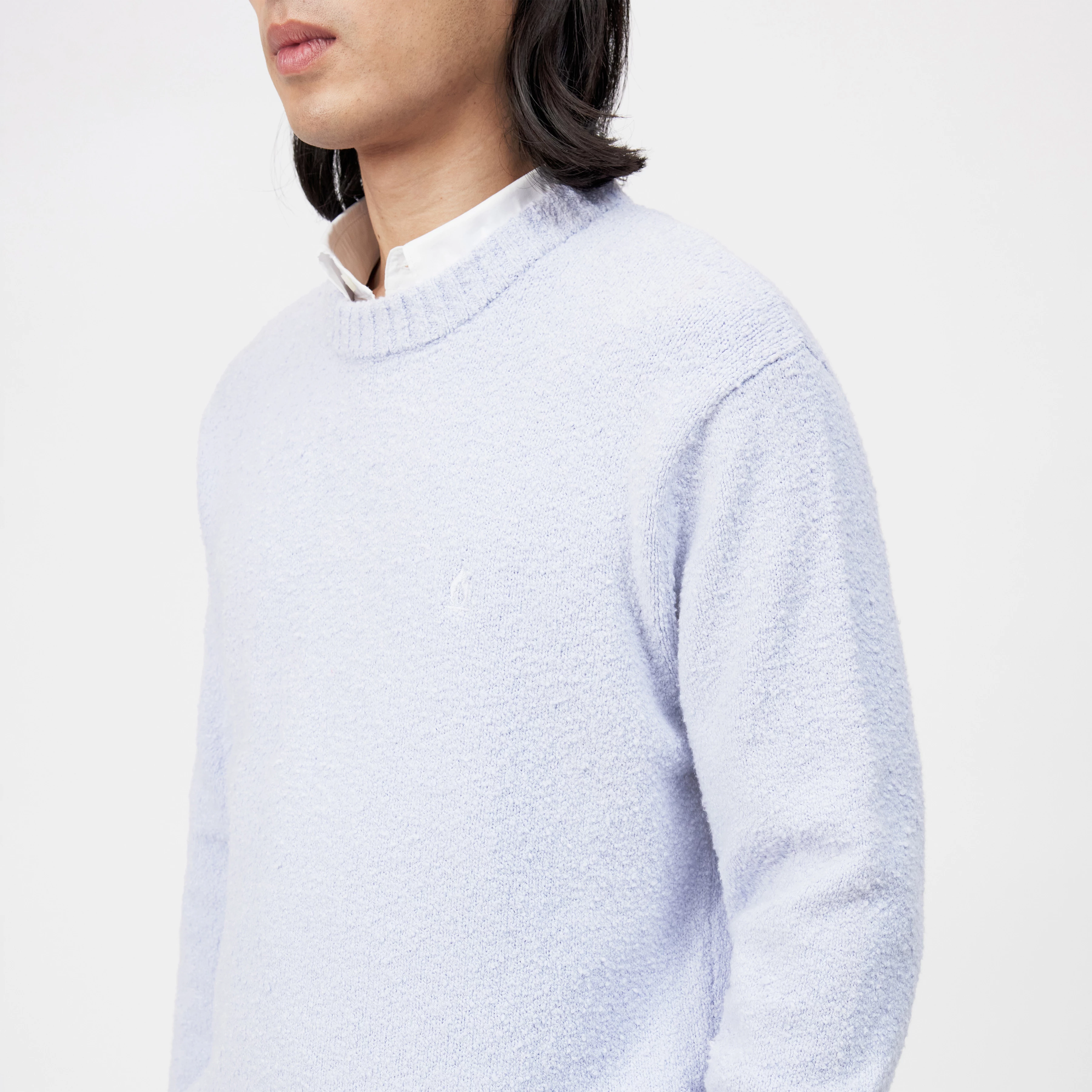 LEANDO - Rundhalspullover in Bouclé-Optik - Herren - lila - Detailansicht am Model