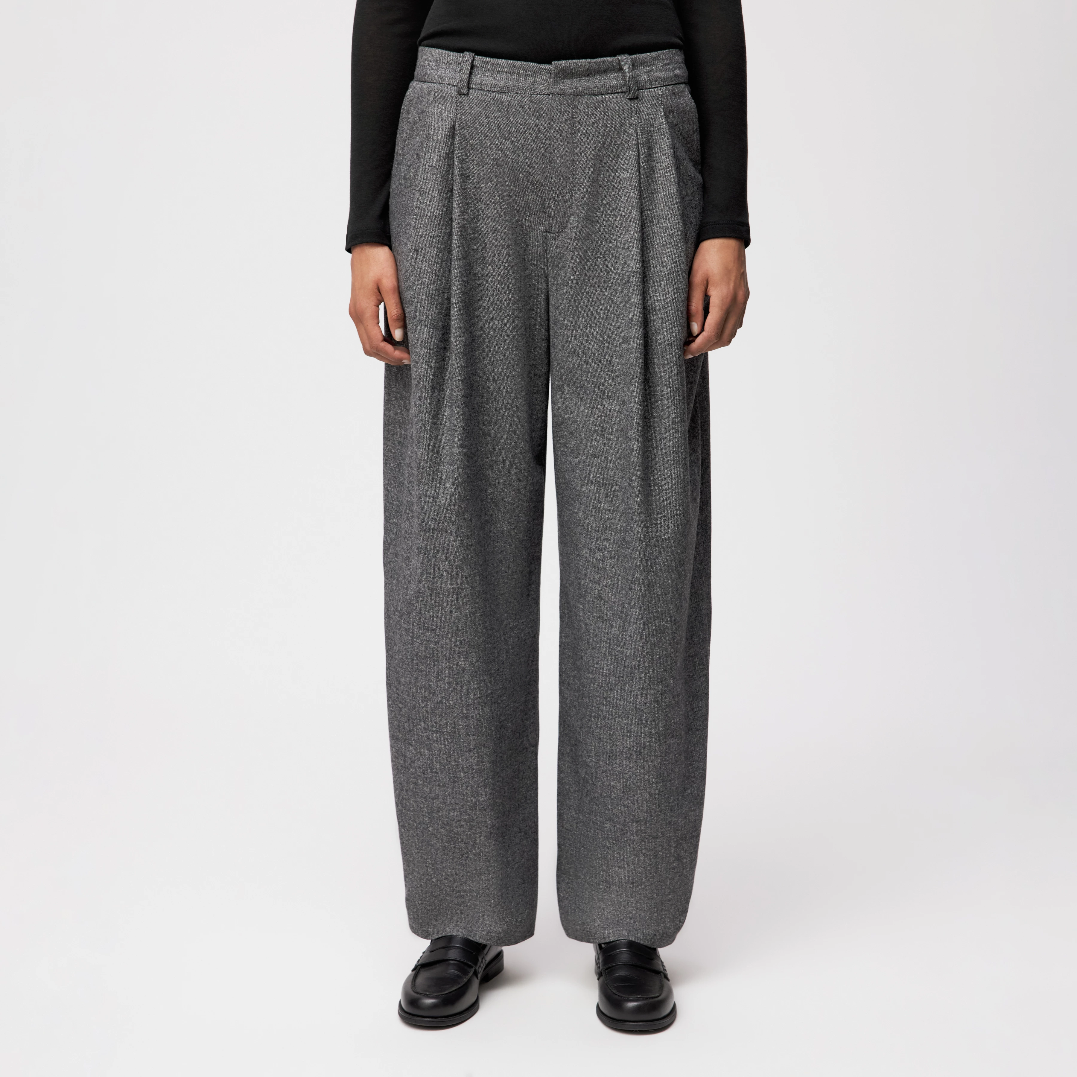 INK - Lässige Bundfaltenhose in Flanell - Damen - grau - Frontansicht