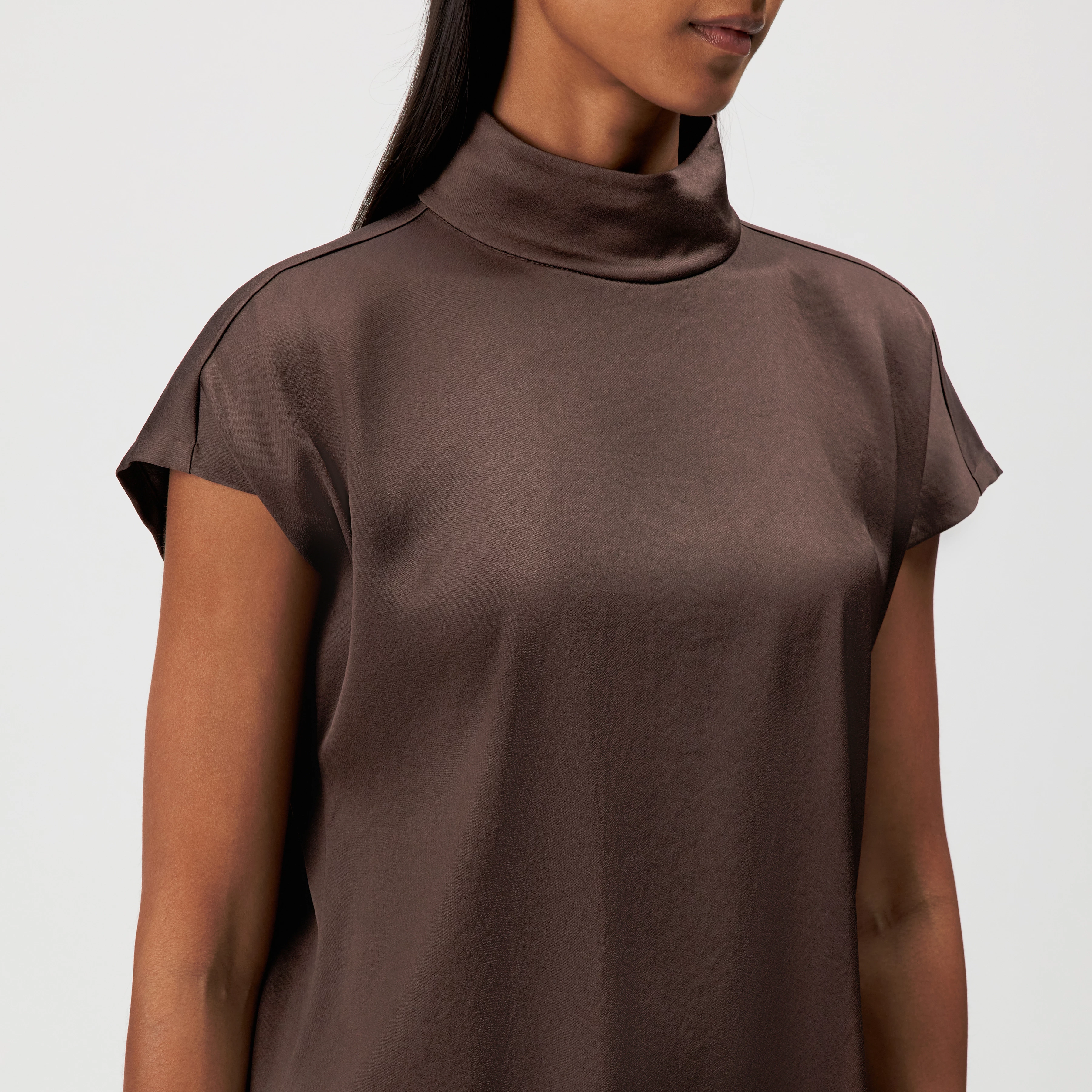 ALARIA_1 - Shirt blouse with stand-up collar in satin - women - brown - Detailansicht am Model
