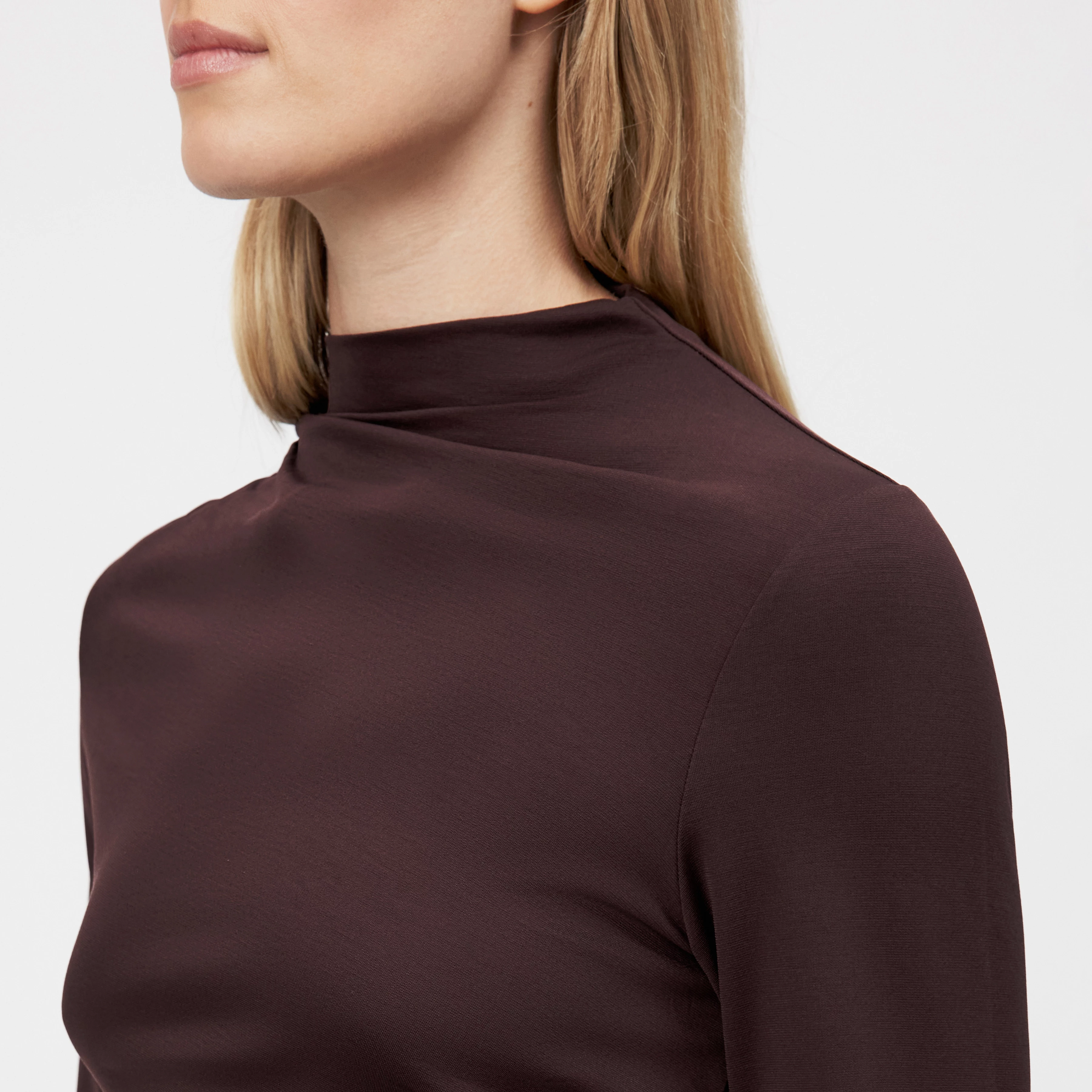 TIRY - Long-sleeved top in lyocell blend - women - red - Detailansicht am Model