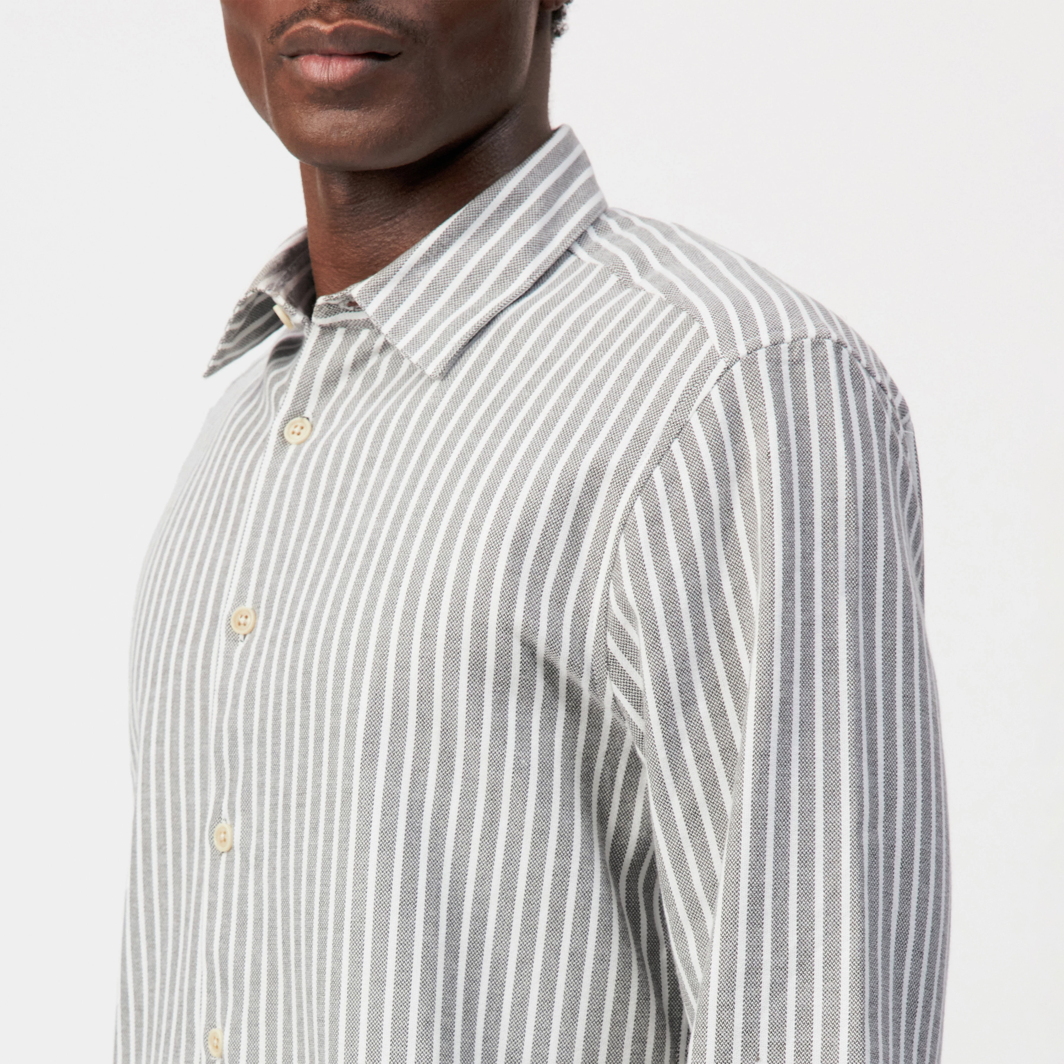 RAMIS - Regular Fit Hemd in Flanell - Herren - braun - Detailansicht am Model