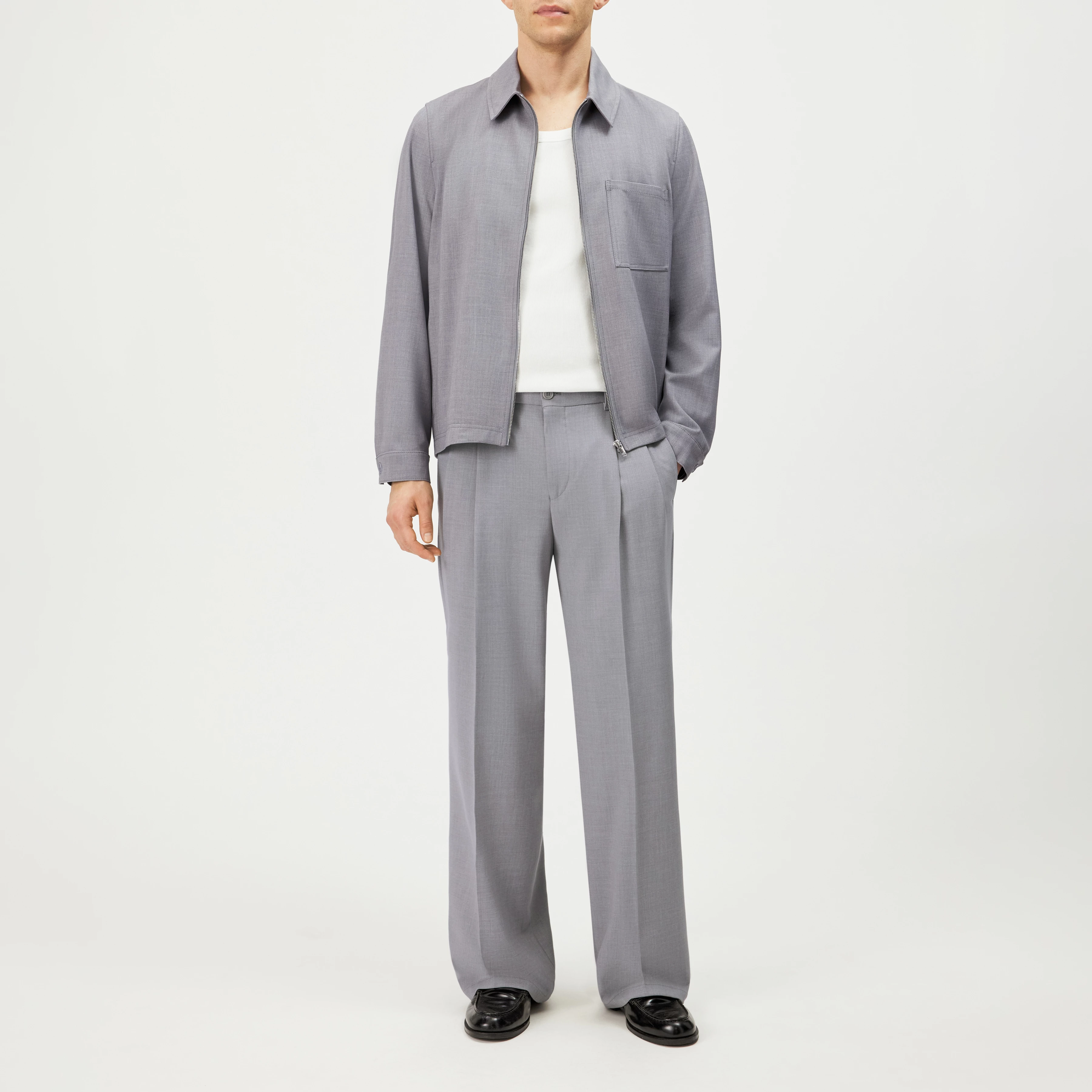 LEEK_WIDE - Relaxed fit pleated trousers in gabardine - men - grey - Ganzkörper-Frontansicht