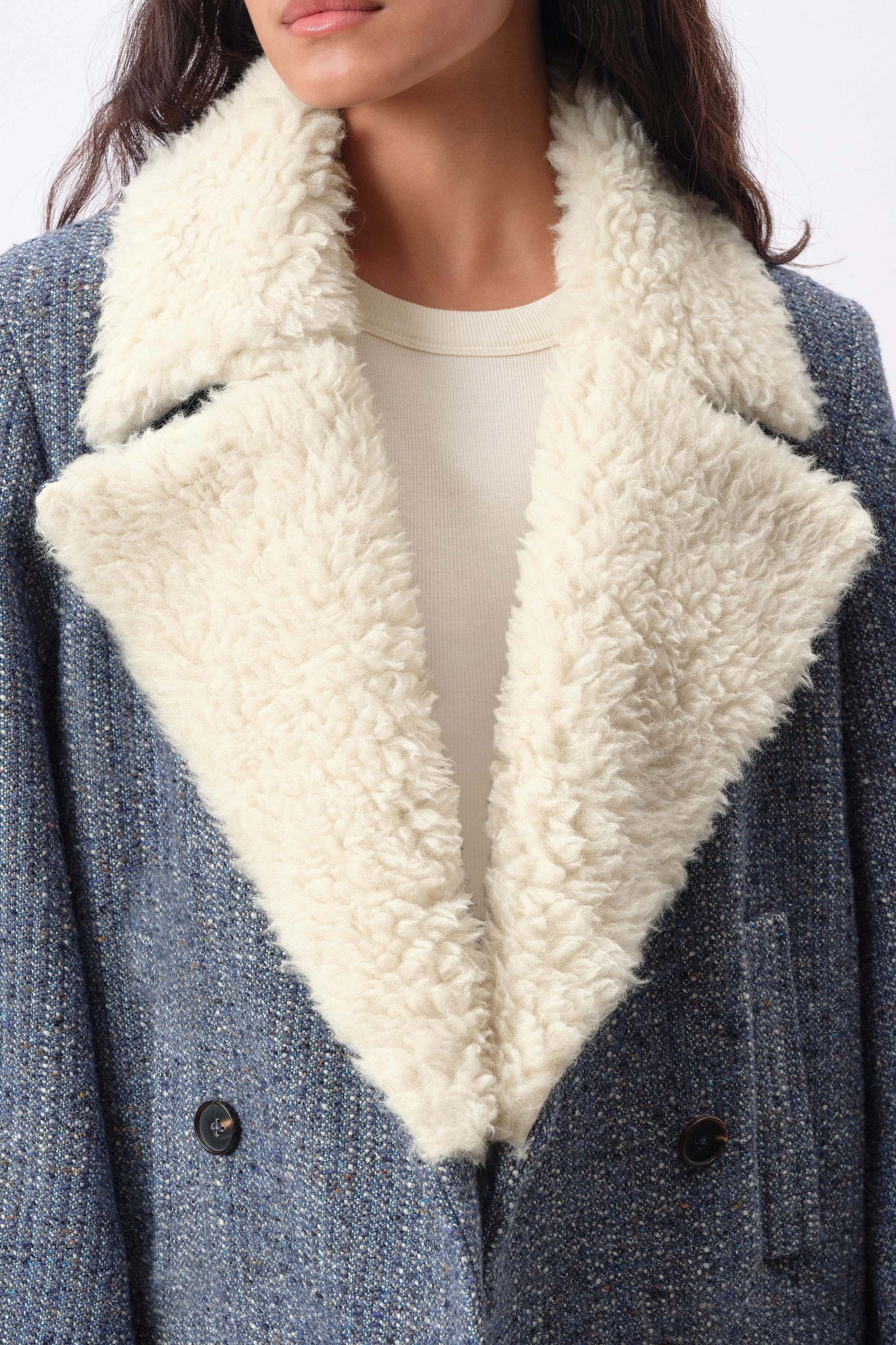 HASTING - Oversized Blouson in Woll-Mix in Denim-Optik - Damen - blau - Detailansicht am Model