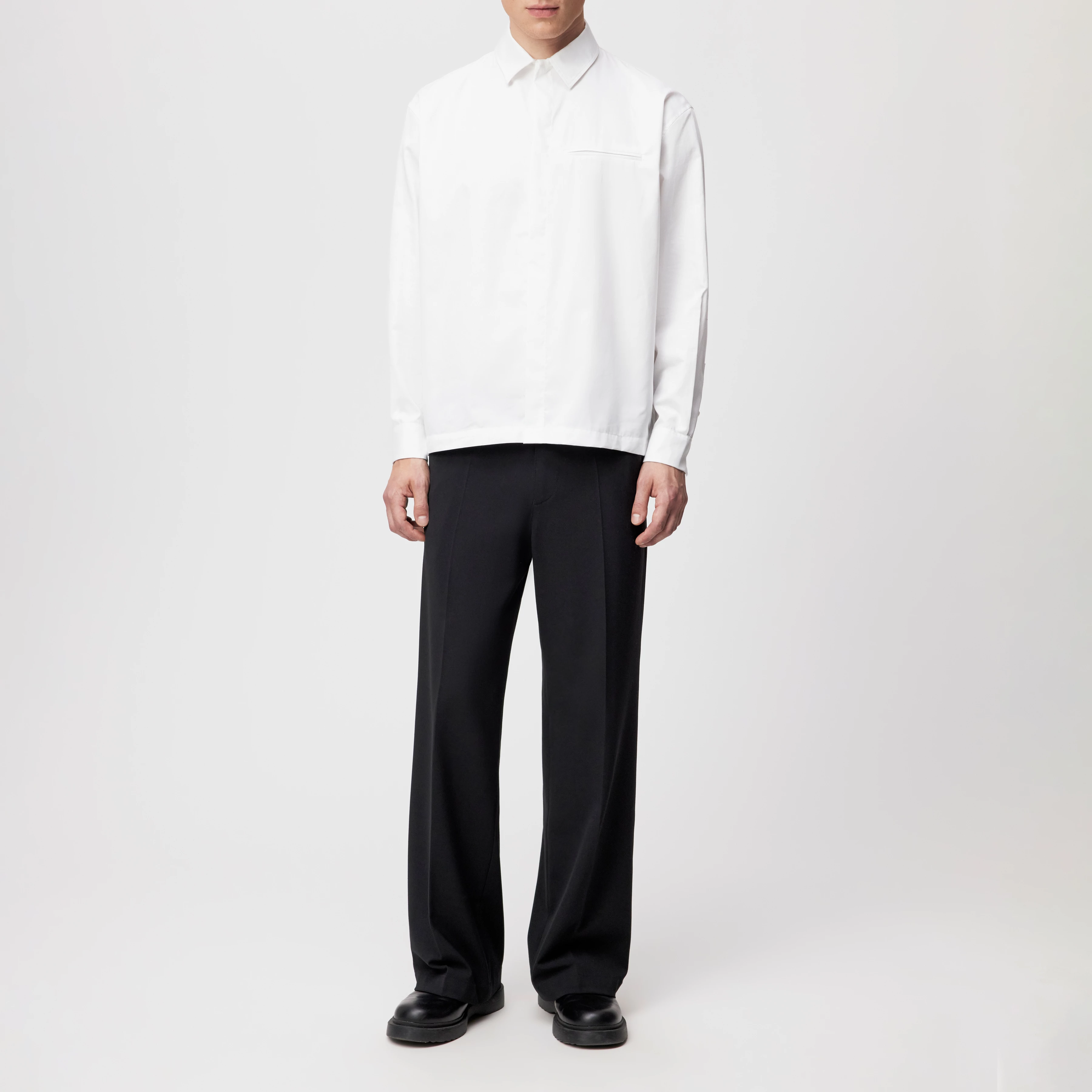 JAARI - Hemd mit verdeckter Knopfleiste in Satin Popeline - Herren - weiß - Ganzkörper-Frontansicht