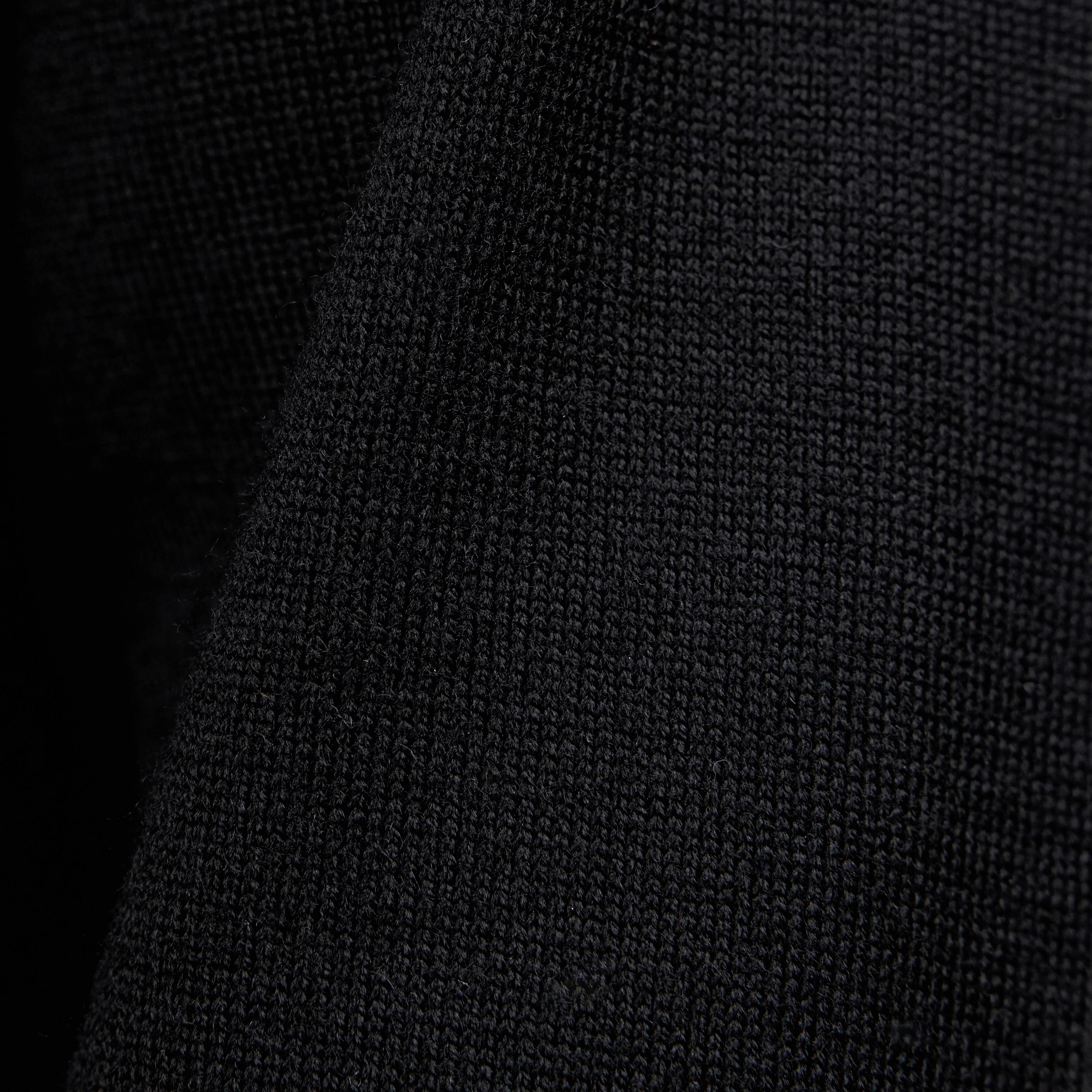 ARWON - Fitted turtleneck jumper in pure Merino wool - men - black - Materialbild (B2C)
