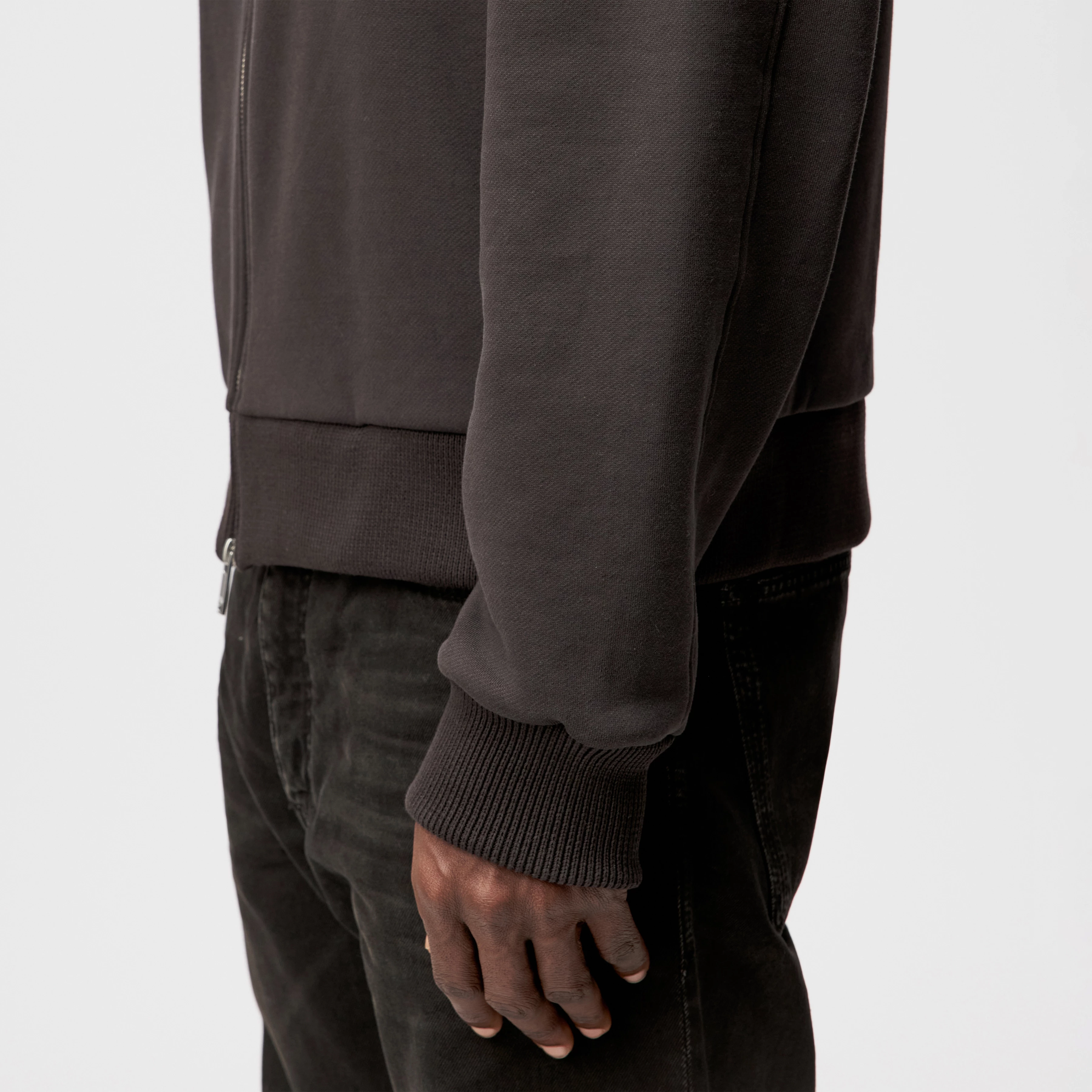 MAKANO_D - Sweat Jacke in French Terry - Herren - braun - Detailansicht am Model