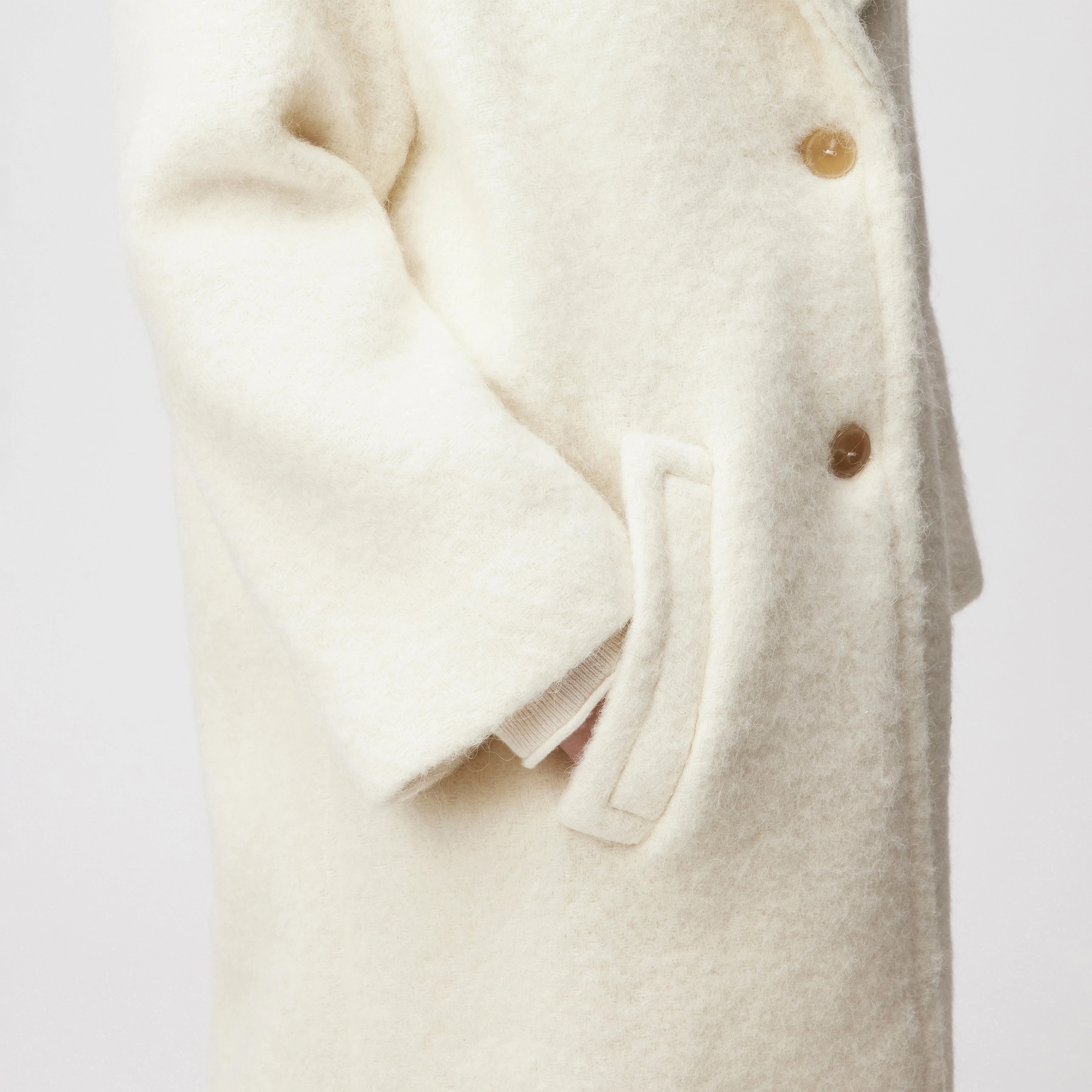 NUTHALL - Lässiger Hüllenmantel in Alpaka-Woll-Mix - Damen - off white - Detailansicht am Model