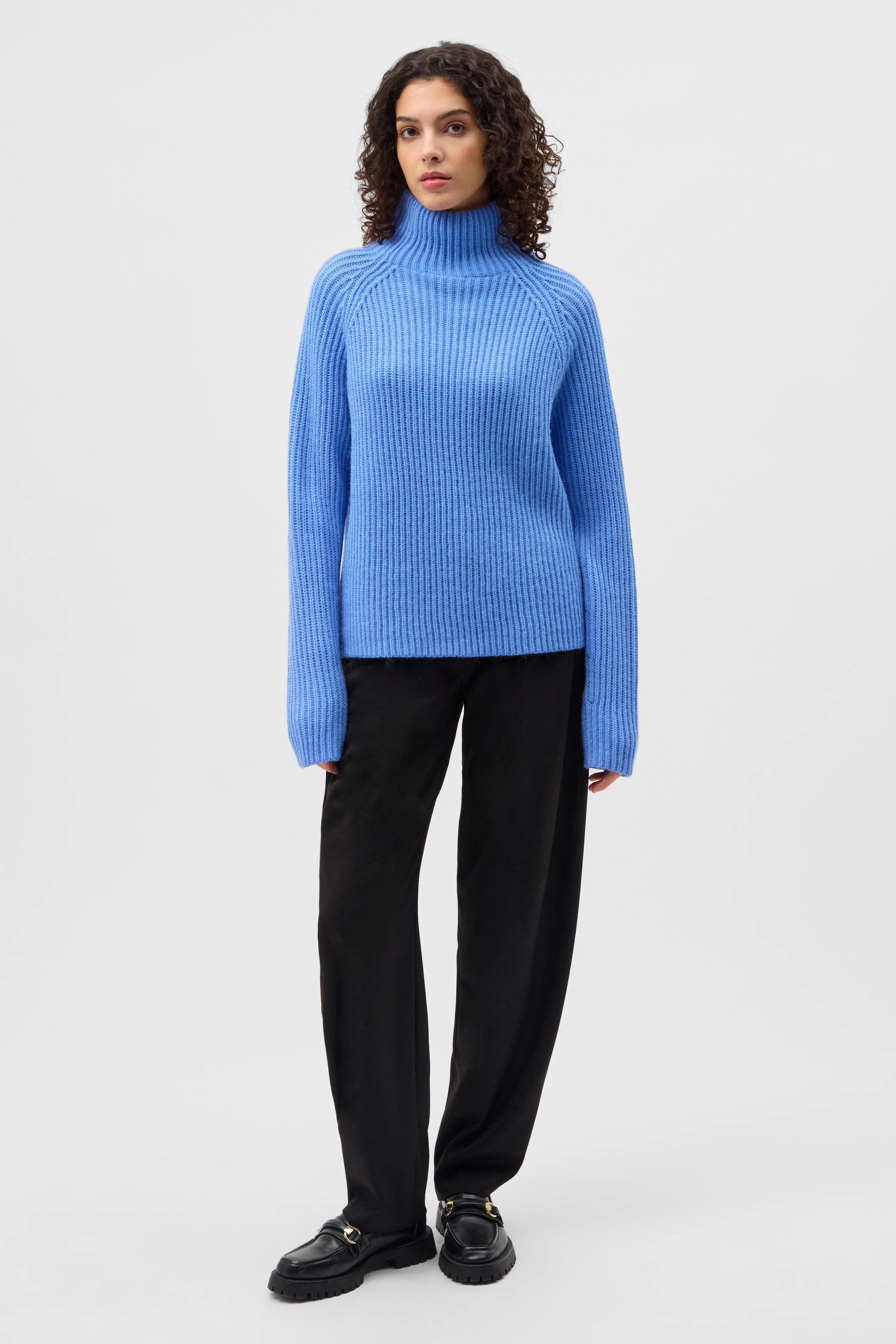 ARWEN - Alpaca wolmix coltrui - dames - blauw - Ganzkörper-Frontansicht