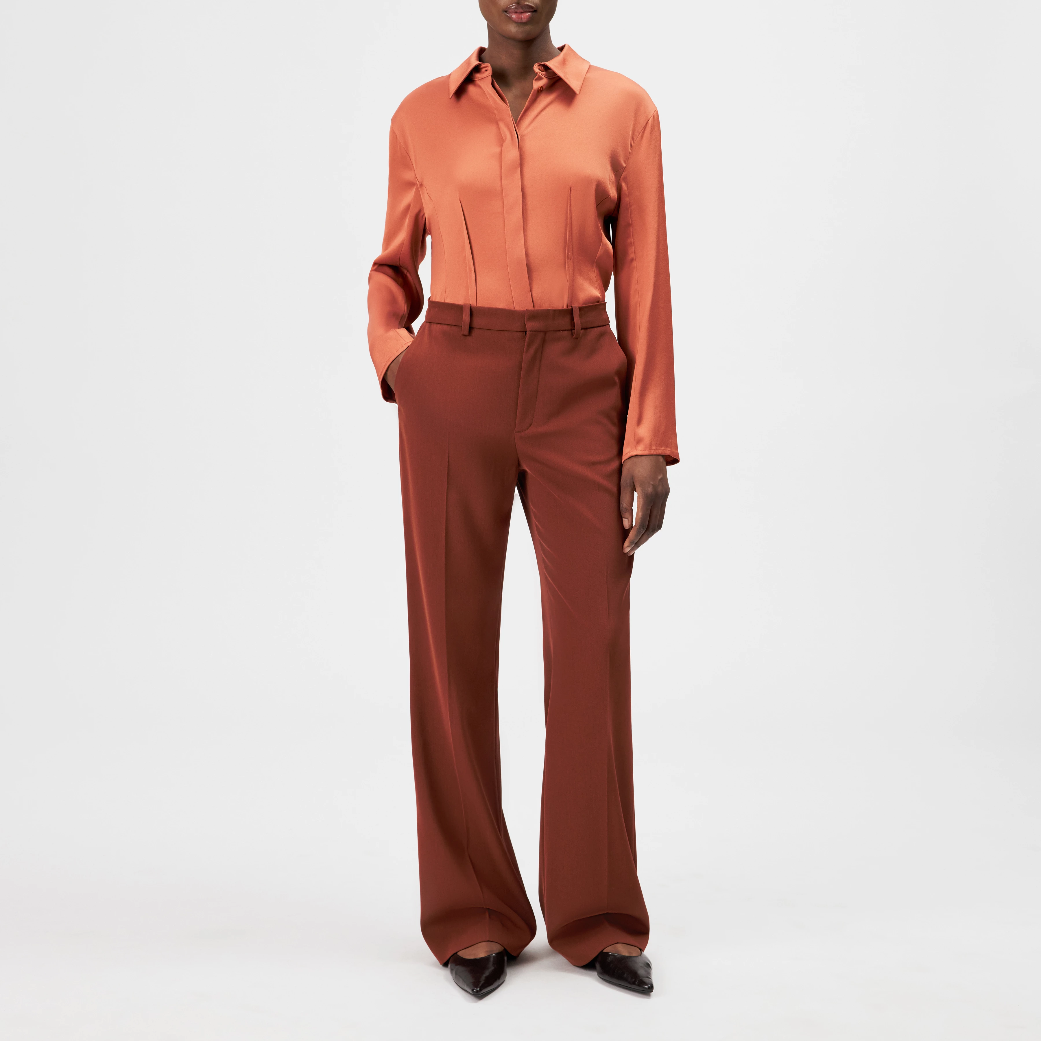 JASIRA - Chemisier cintré en satin fluide - women - orange - Ganzkörper-Frontansicht