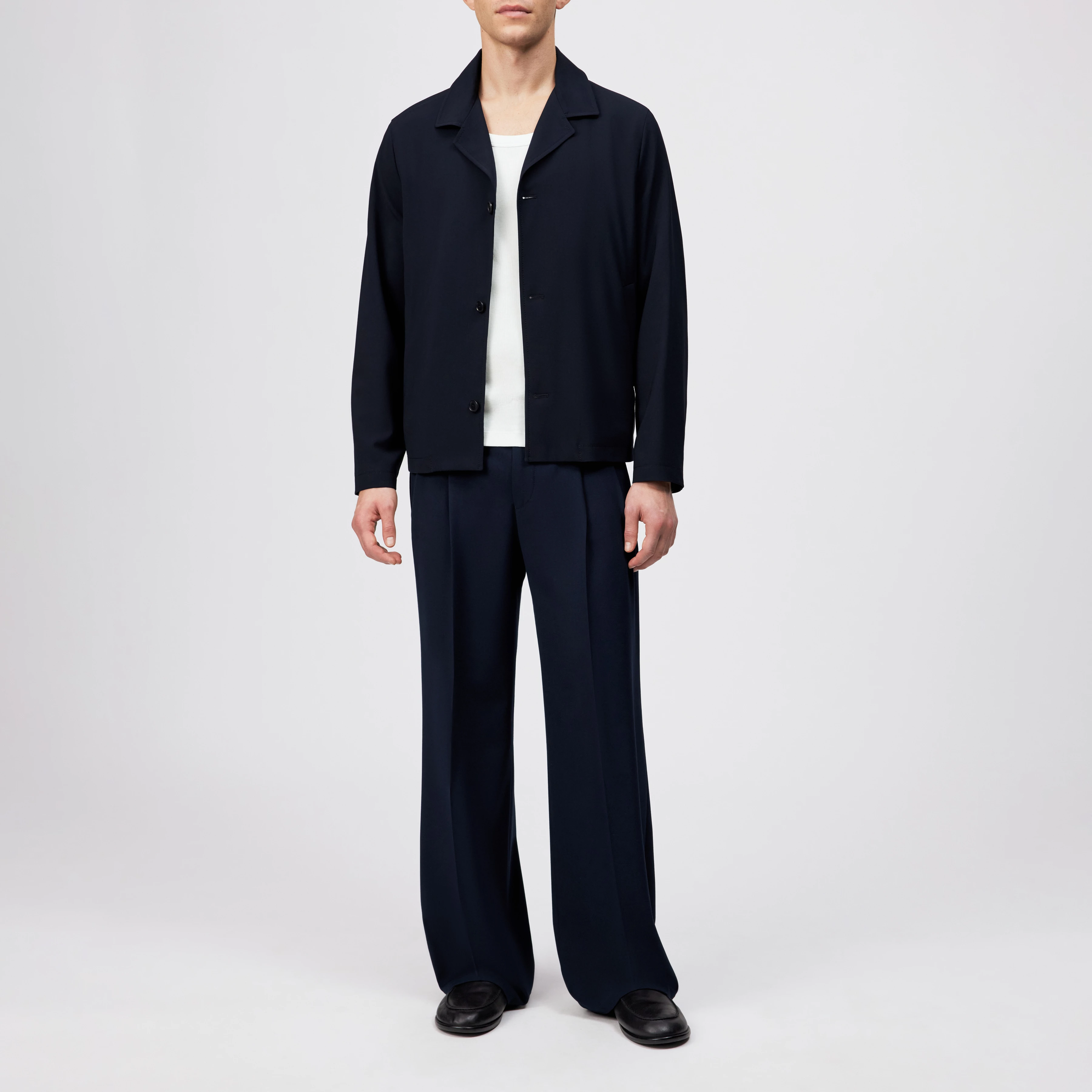 LEEK_WIDE - Relaxed fit broek met bandplooien van gabardine - heren - blauw - Ganzkörper-Frontansicht
