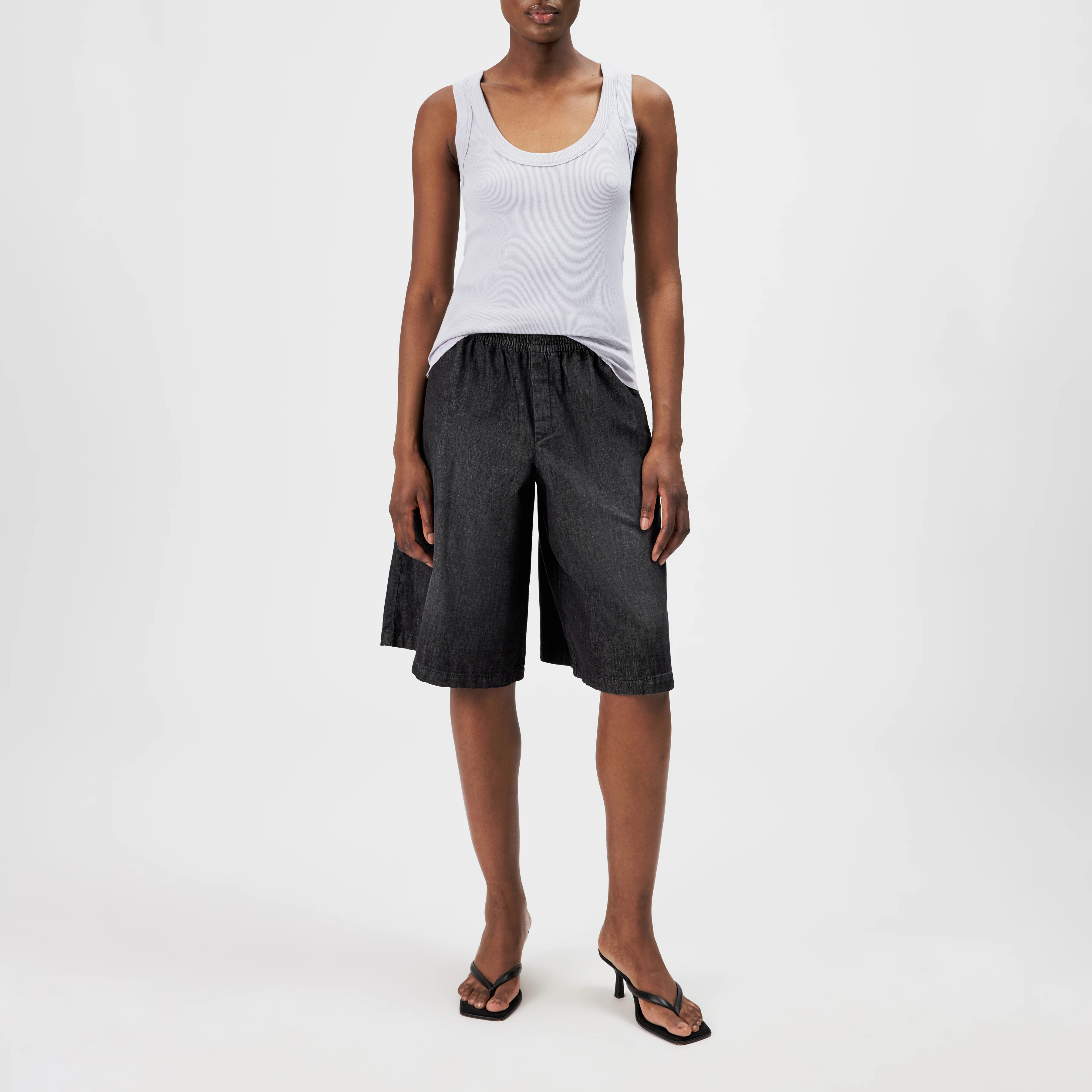 TAVIRA - Ribbed tank top with feminine round neckline - women - grey - Ganzkörper-Frontansicht