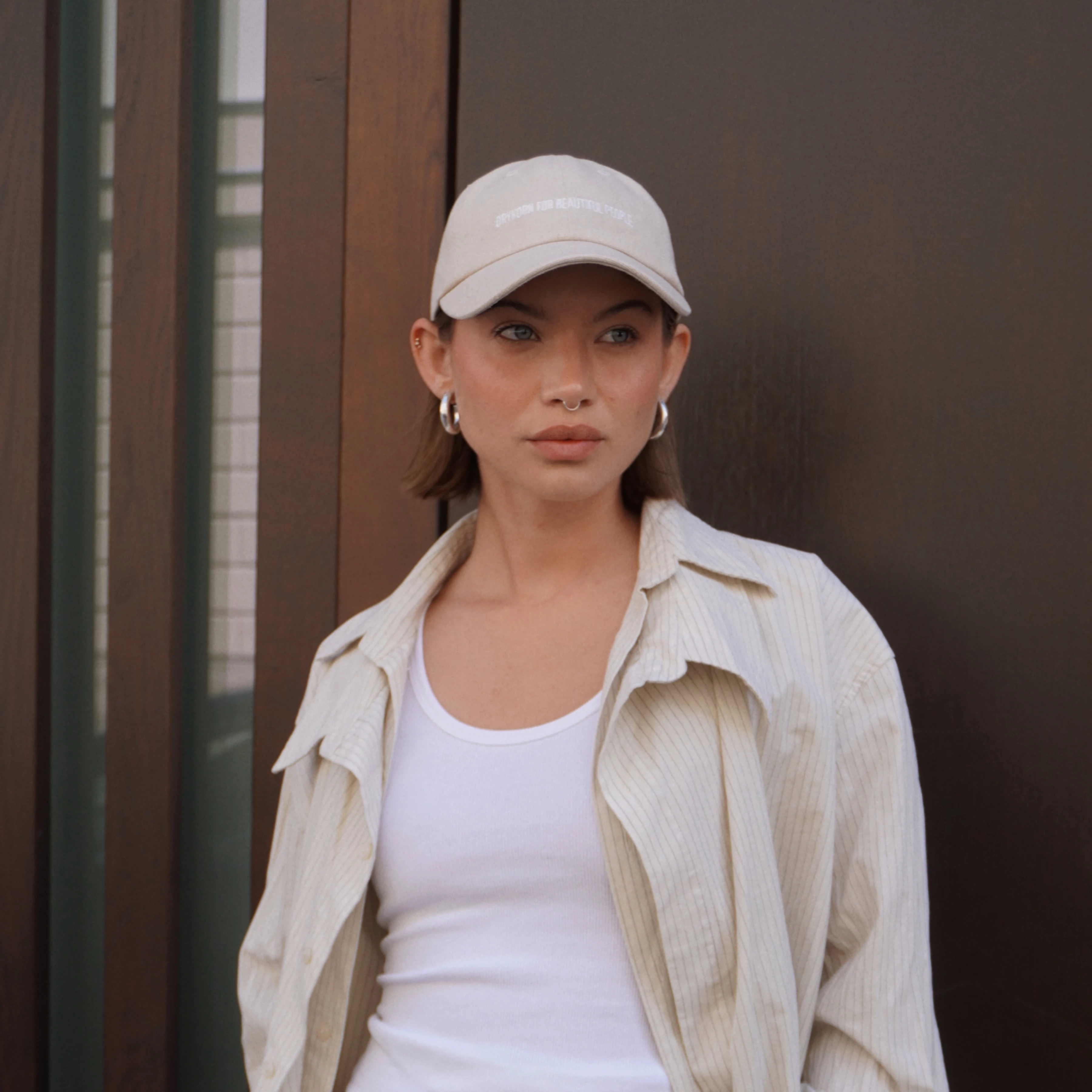 JESPER - Cap in Baumwolle - Unisex - beige - Ganzkörper-Frontansicht