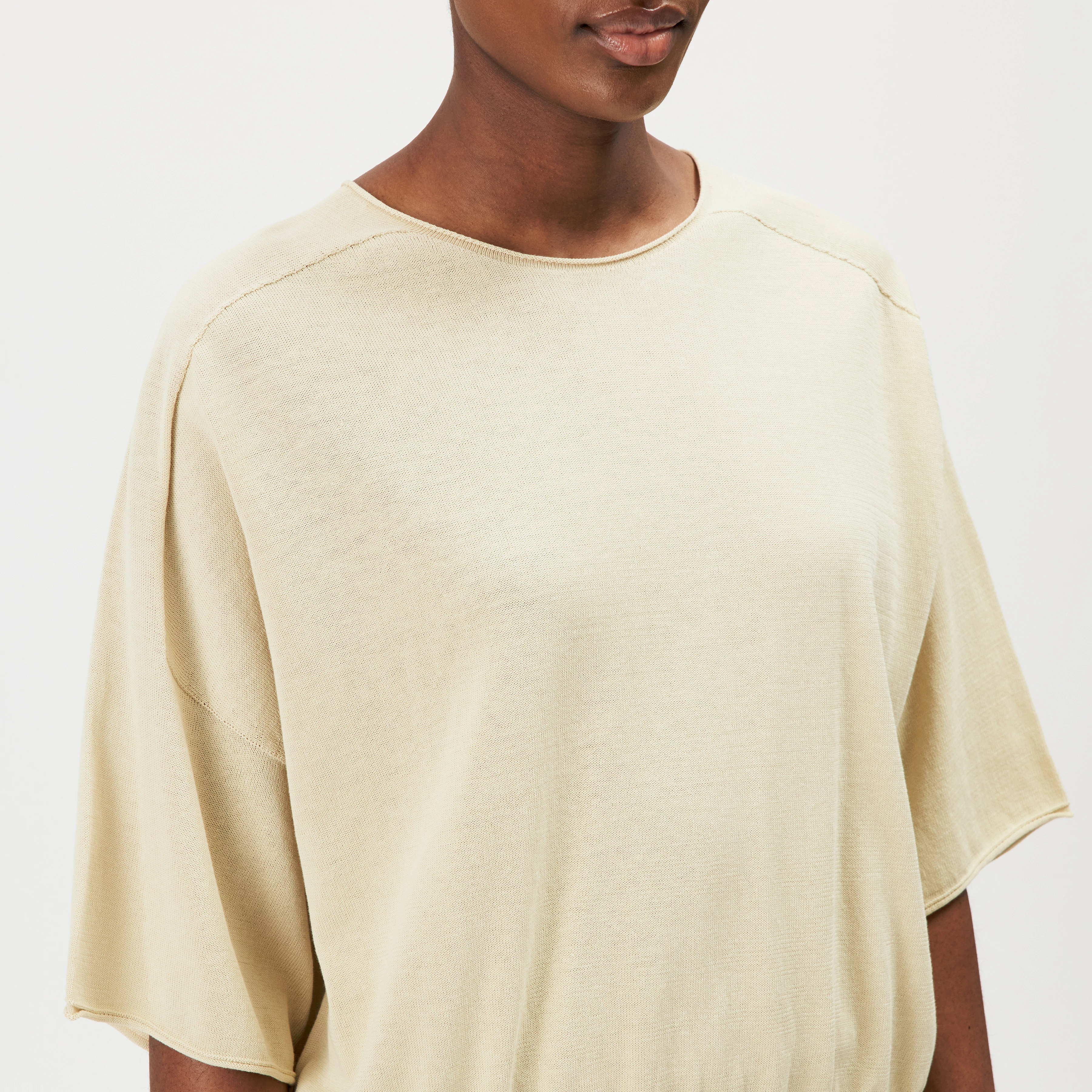 DILARY - Casual knitted T-shirt in cotton crêpe - women - yellow - Detailansicht am Model