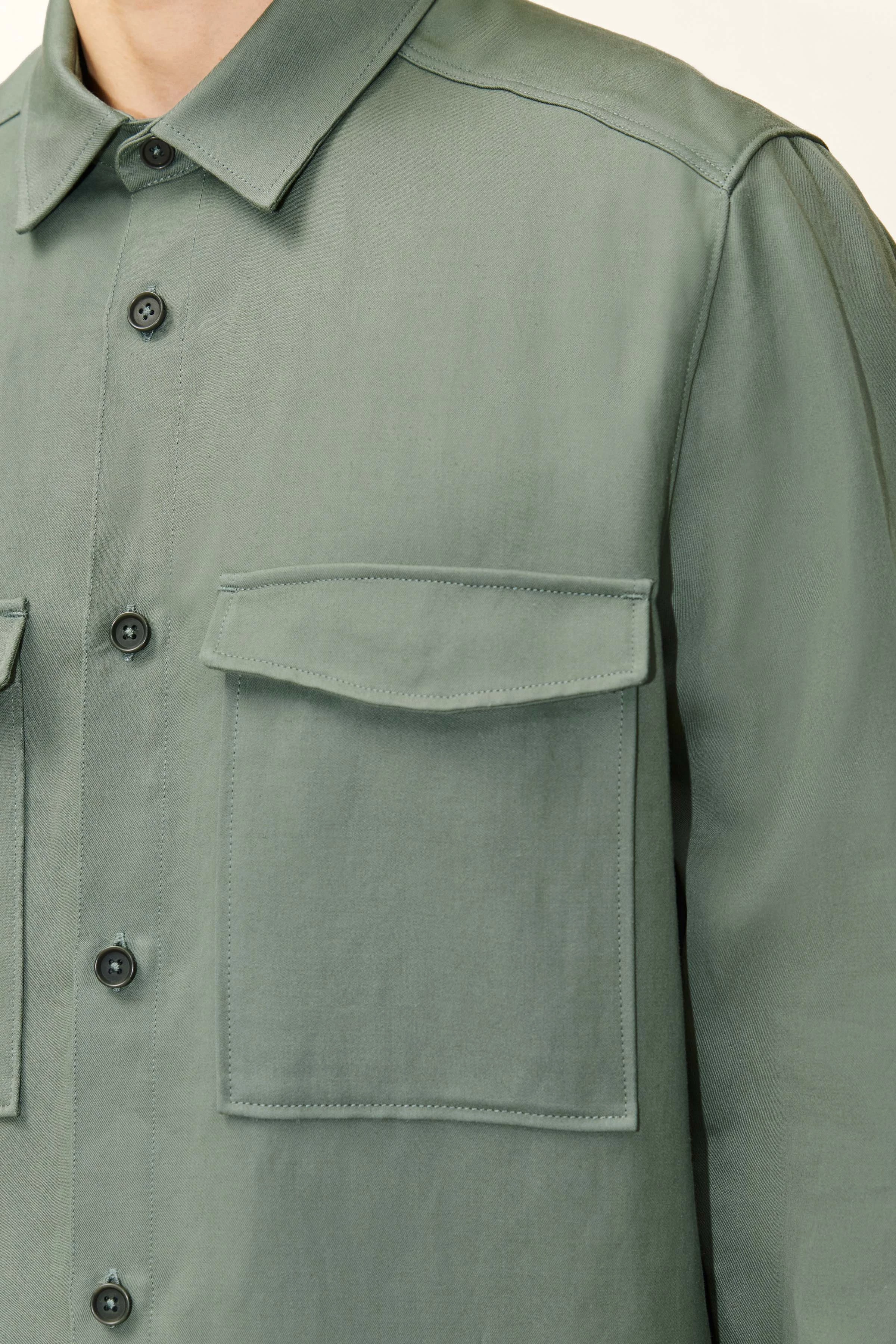 GUNRAY - Relaxed Fit Overshirt in Viskose-Baumwolle Twill - Herren - grün - Seitenansicht