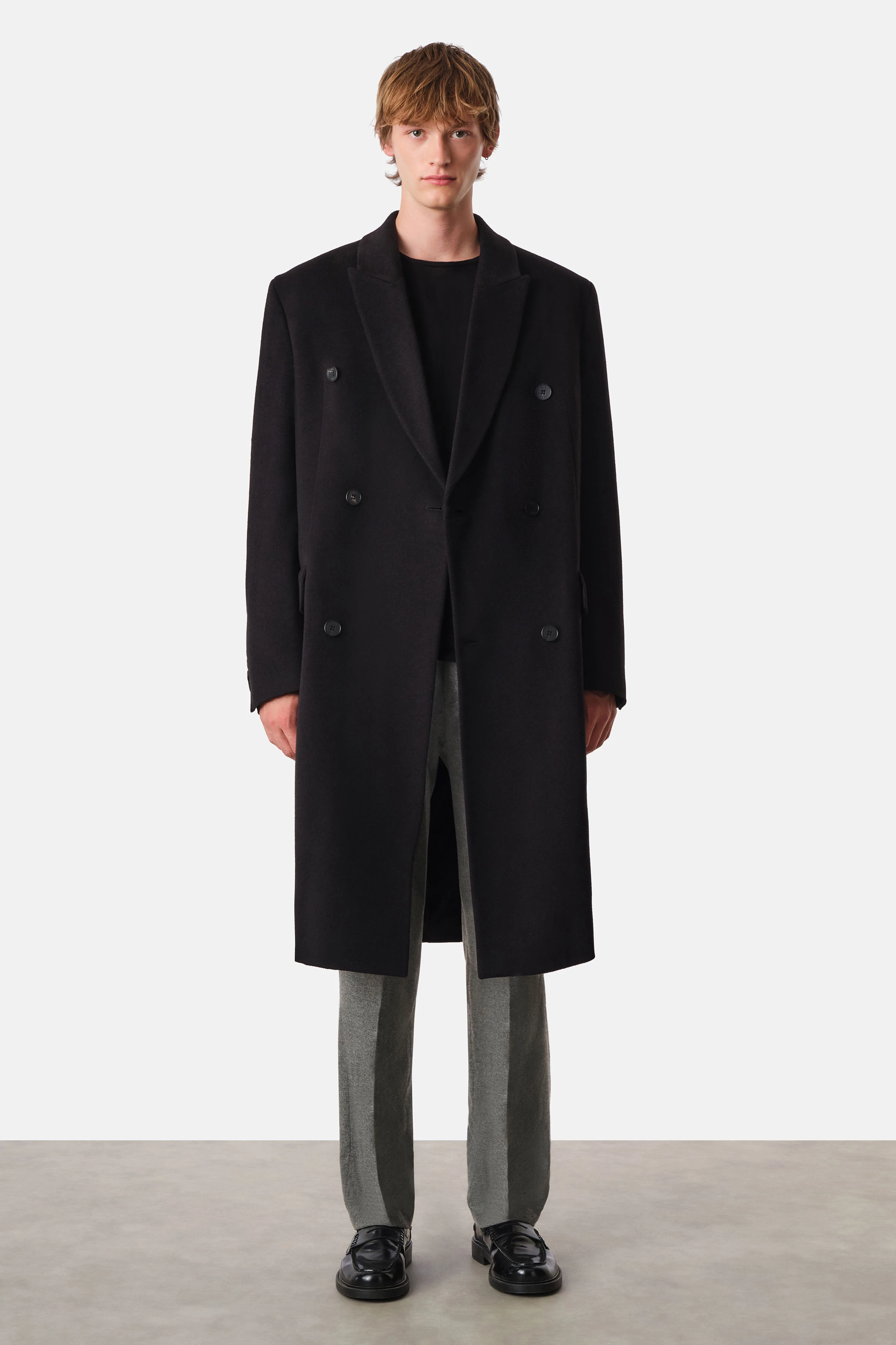 SKYE - Zweireihiger Reversmantel in Kaschmir-Mix - Herren - schwarz - Ganzkörper-Frontansicht