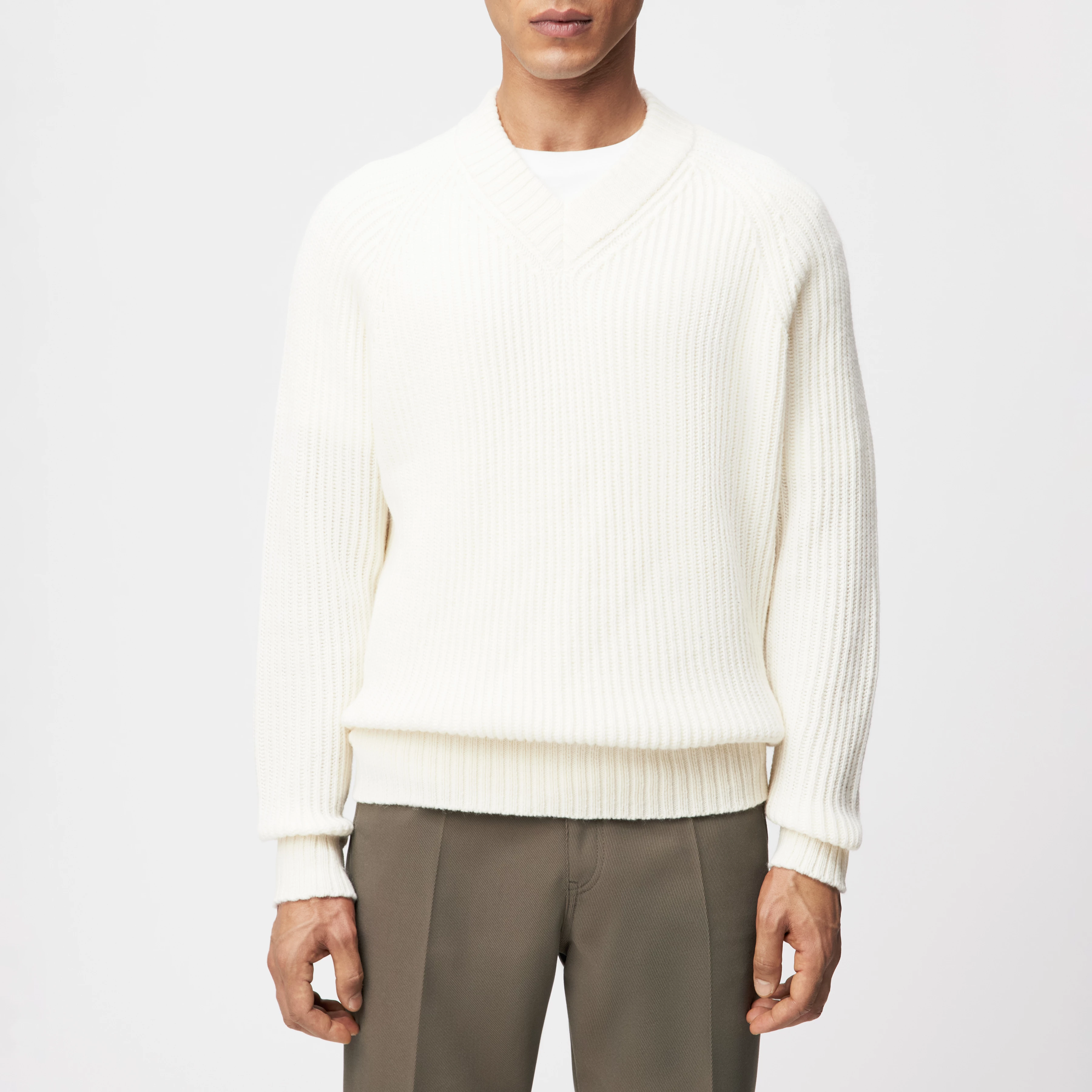 NUMIR - V-Neck Strickpullover in Woll-Alpakamix - Herren - off white - Frontansicht