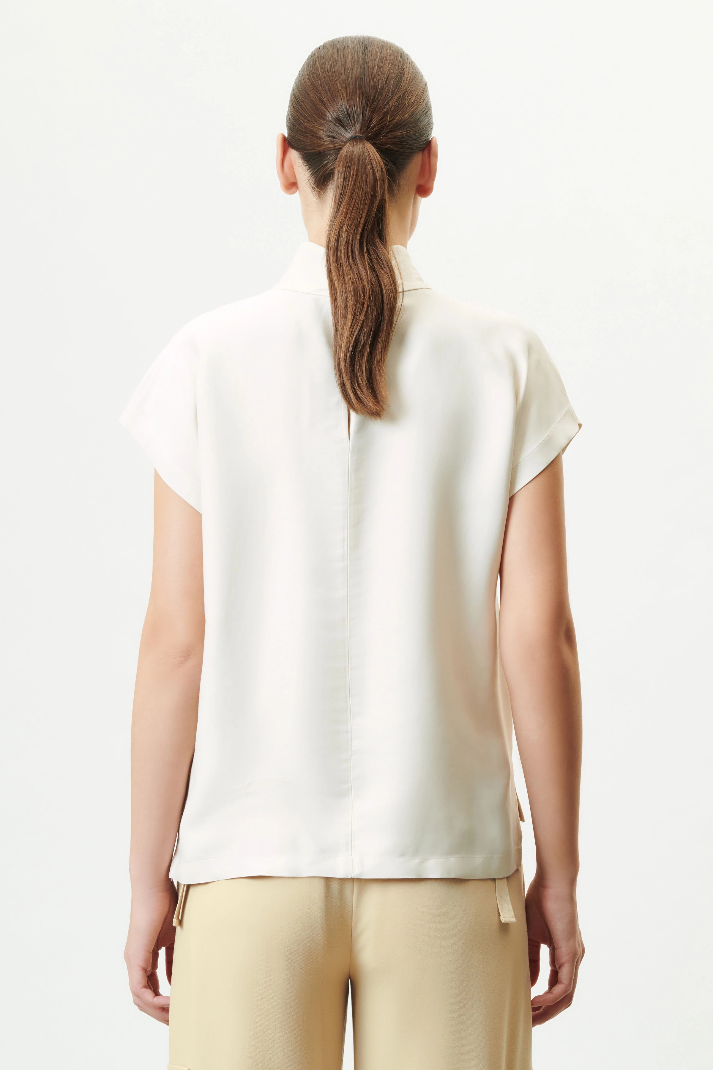 ALARIA - overhemdblouse met opstaande kraag in satijn - dames - beige - Rückansicht