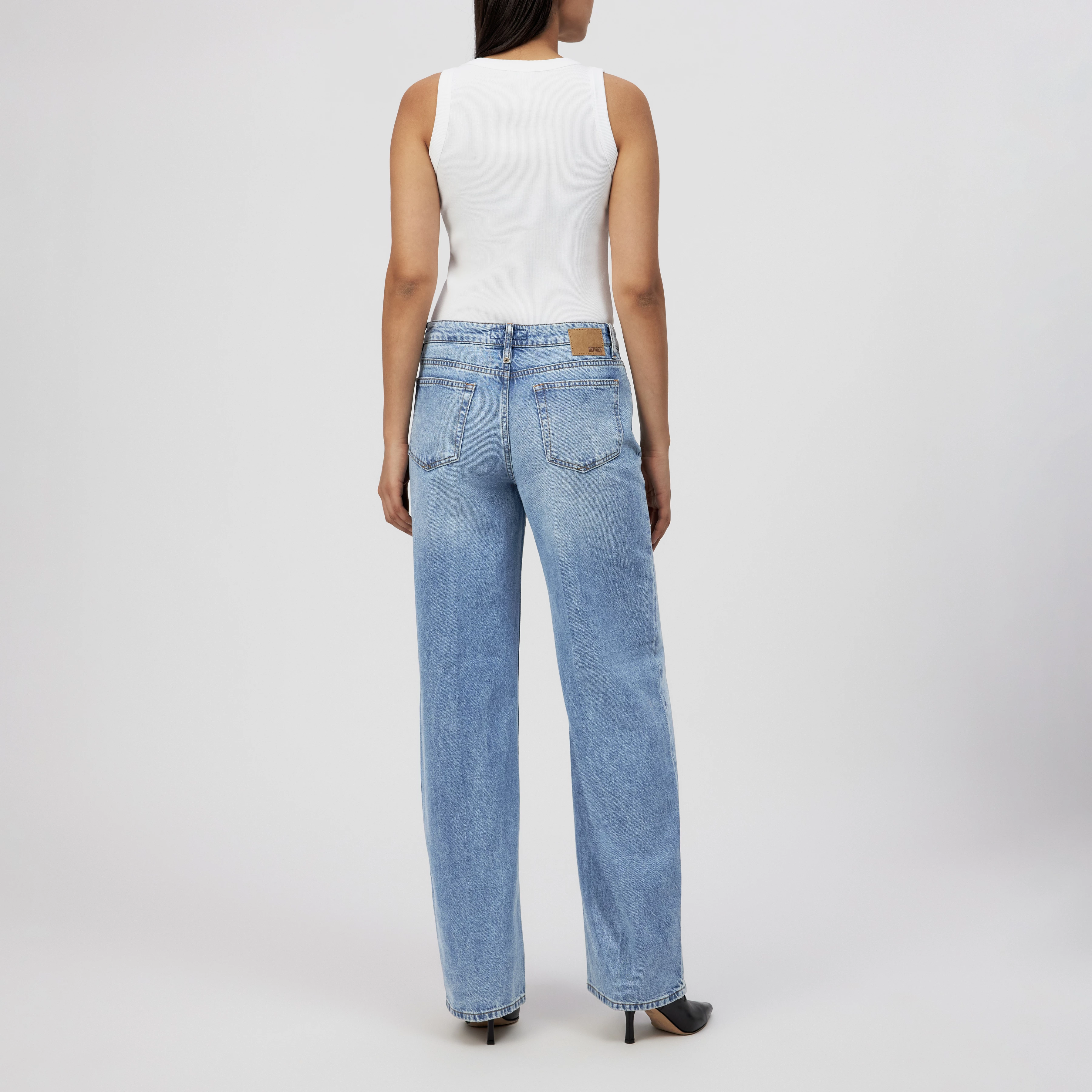 MEDLEY - Mid-Waist Jeans in Light-Blue Denim - Damen - blau - Rückansicht