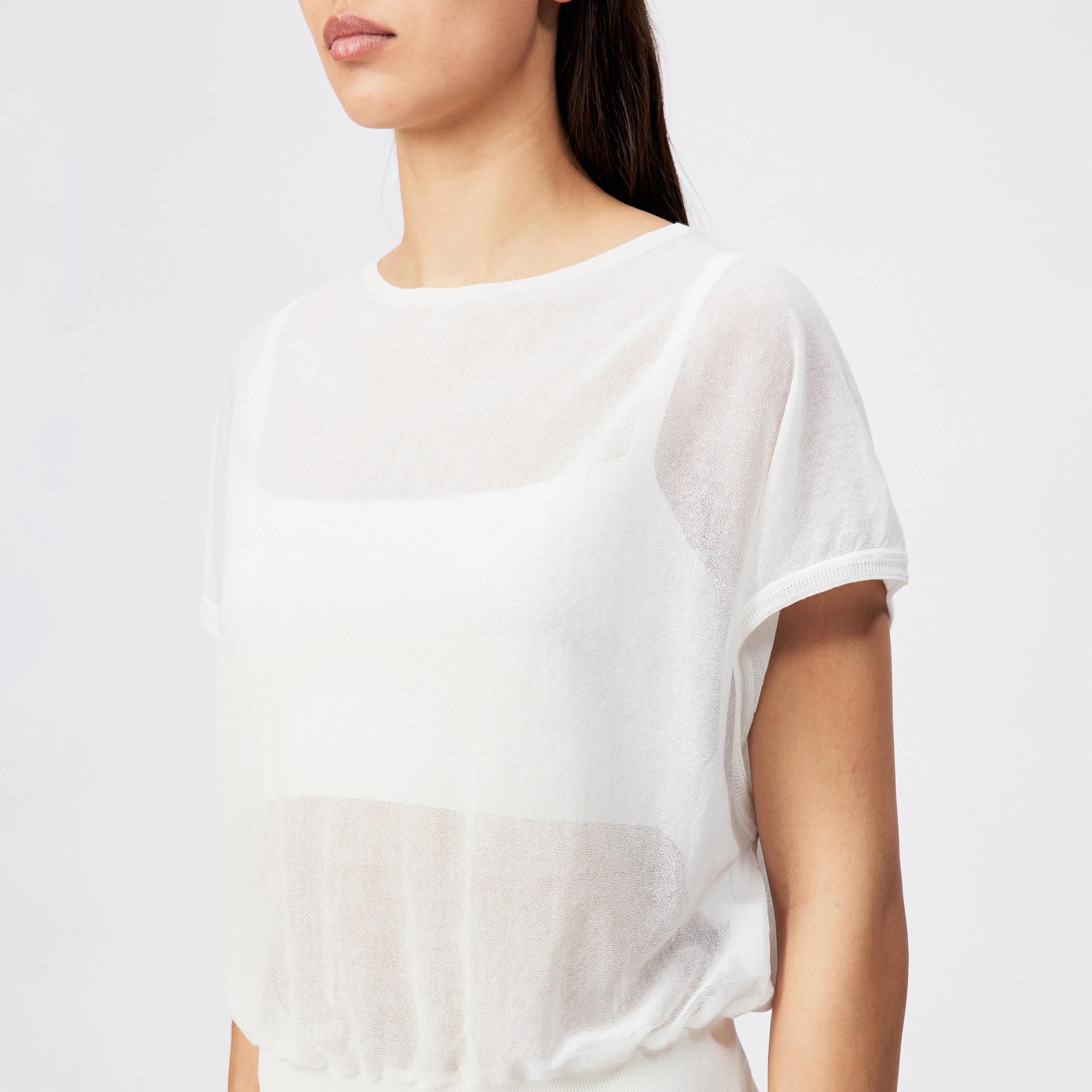 GERLOTTA - Oversized T-shirt with boat neckline - women - off white - Detailansicht am Model
