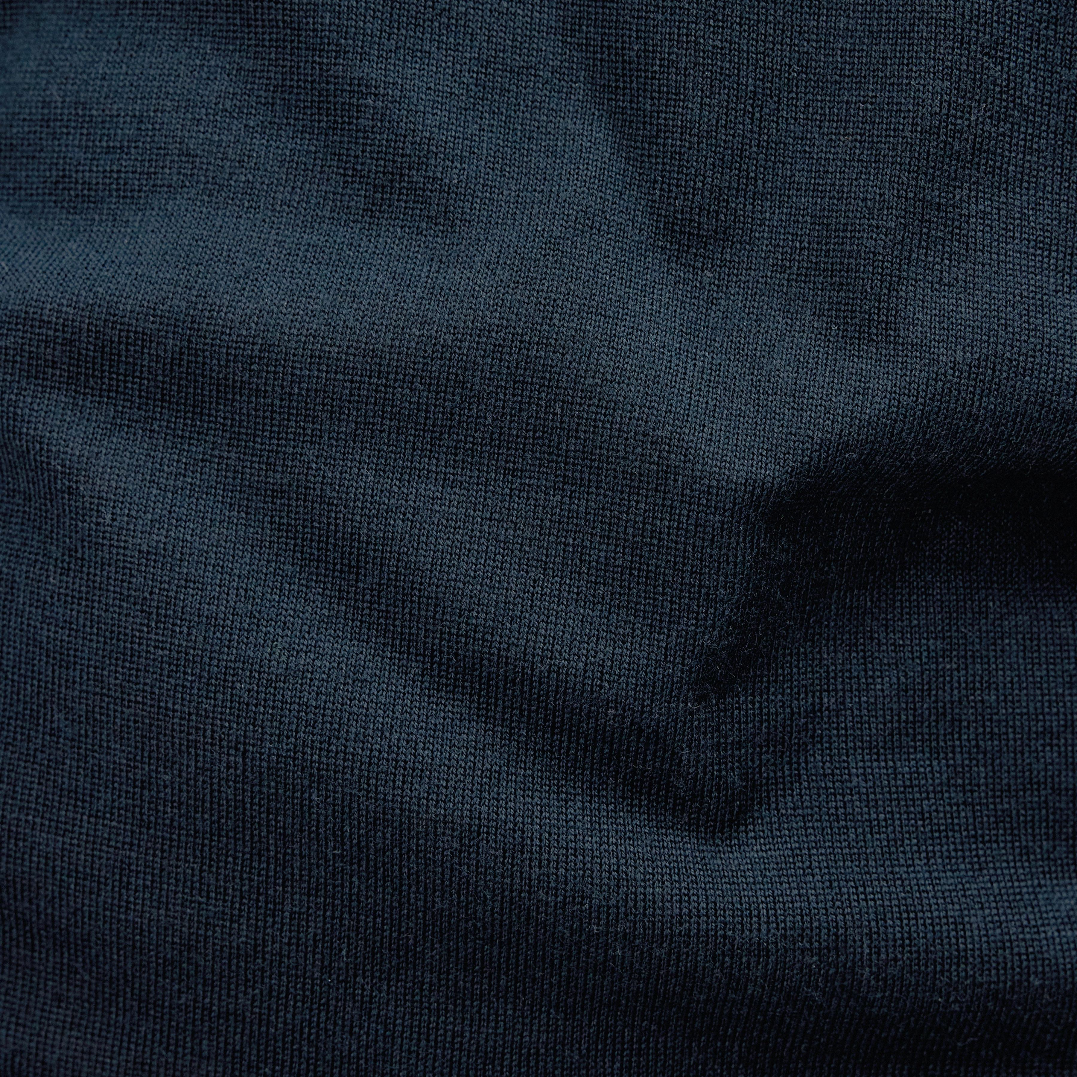 RIKONO - Fine merino wool knitted jumper - men - green - Materialbild (B2C)