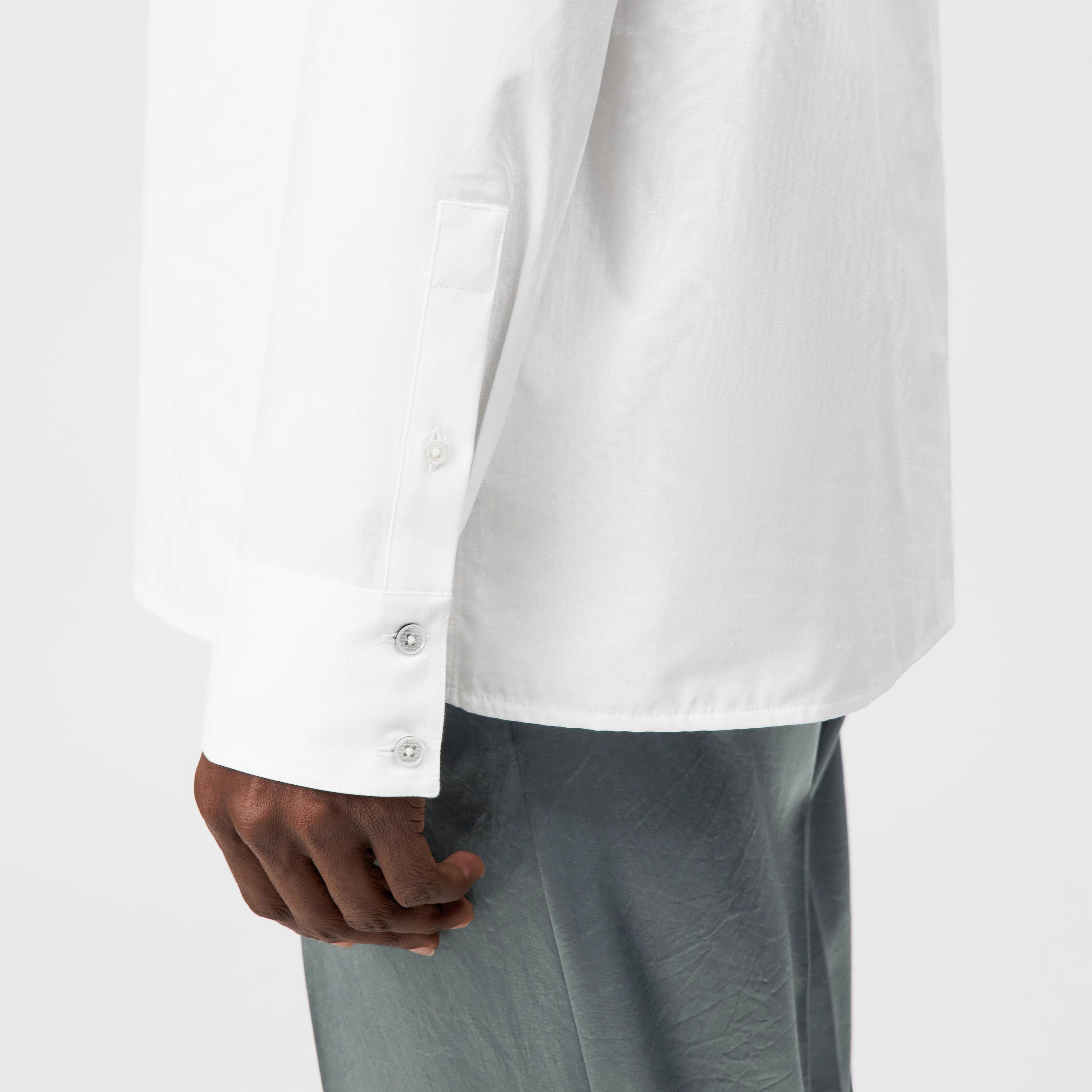 GAUNT - Klassisk skjorte i ren bomuld med lange ærmer - men - hvid - Detailansicht am Model