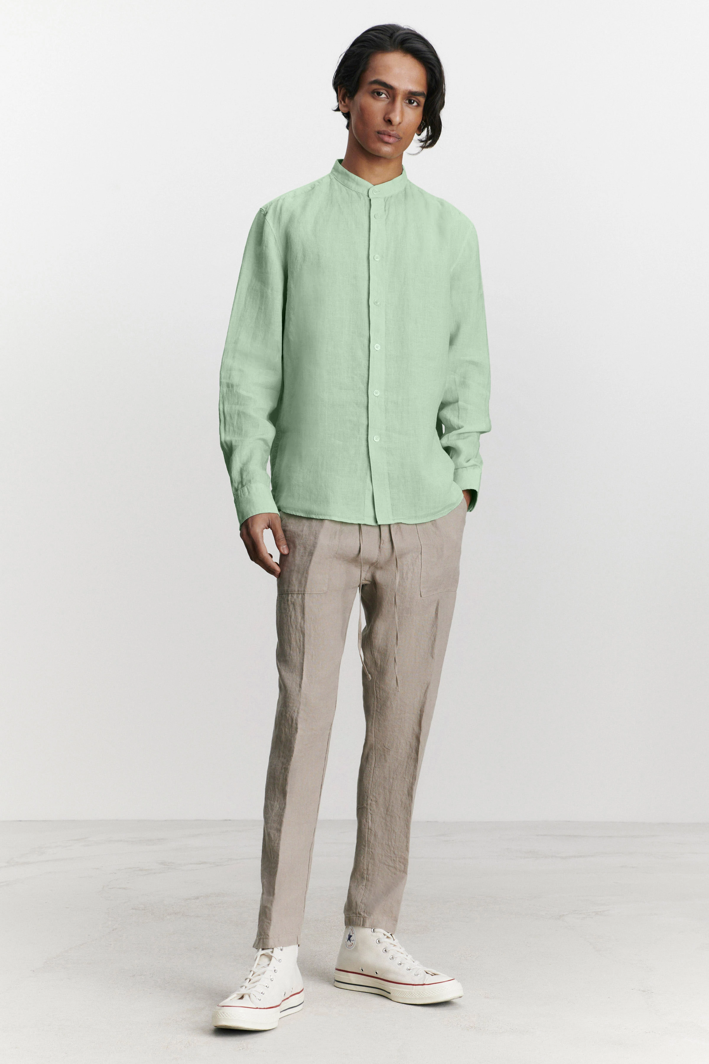 TAROK - Leinen Stehkragenhemd - Herren - grün - Ganzkörper-Frontansicht