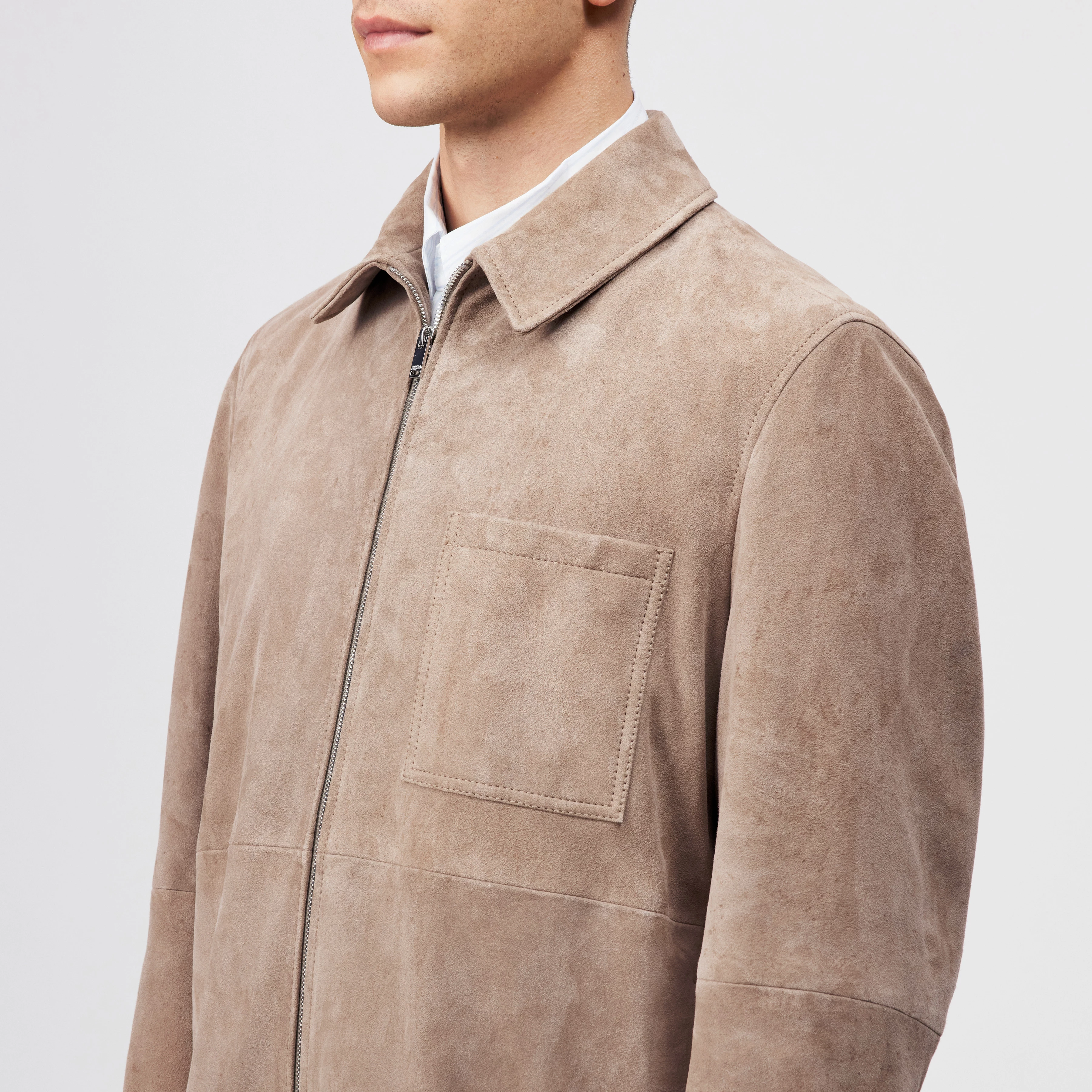 JERSON - Jacket with turn-down collar in suede leather - men - beige - Detailansicht am Model