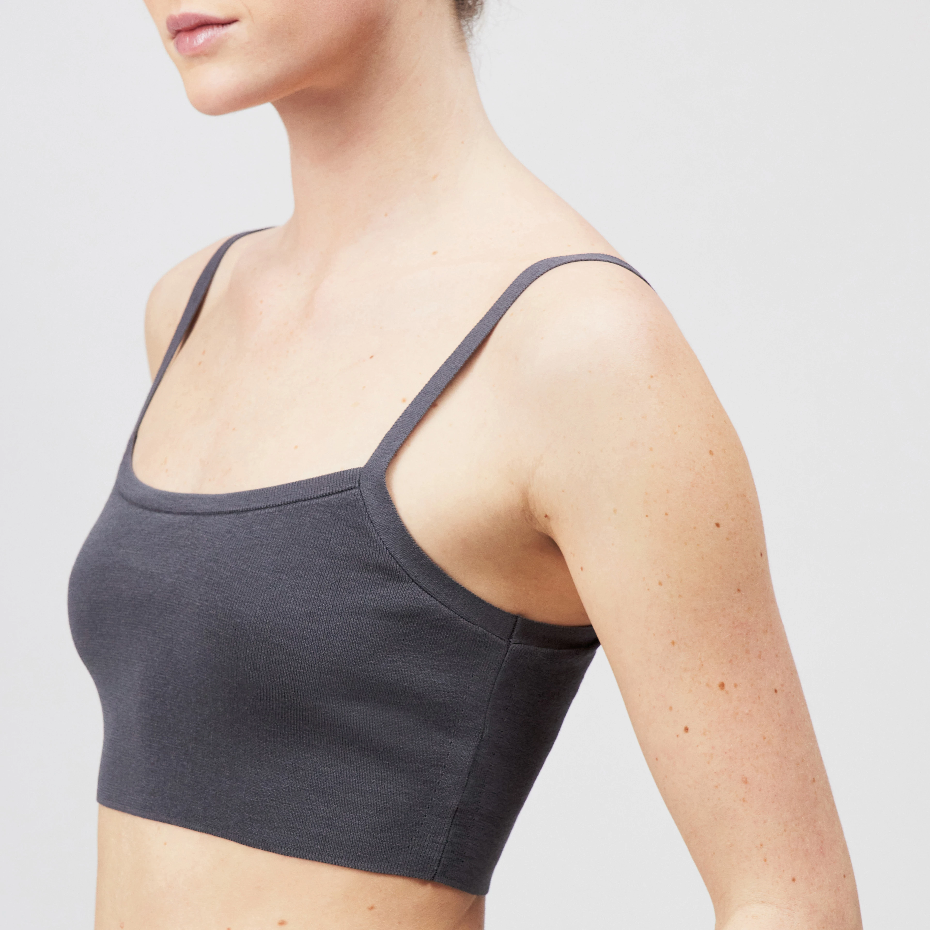 JOSEY - Cropped tank top in matte finish - women - grey - Detailansicht am Model