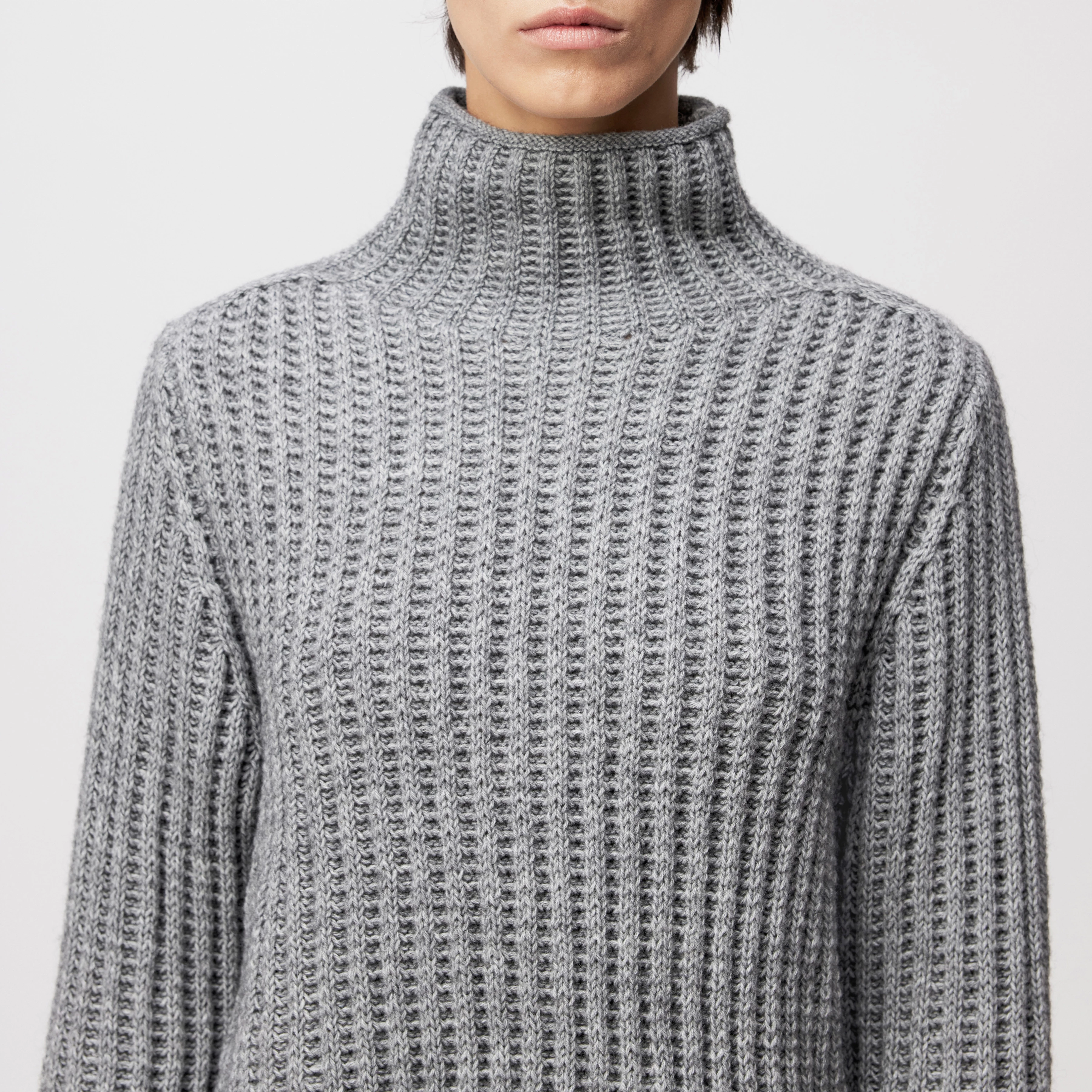 VARISA - Turtleneck jumper in wool and alpaca blend - women - grey - Detailansicht am Model