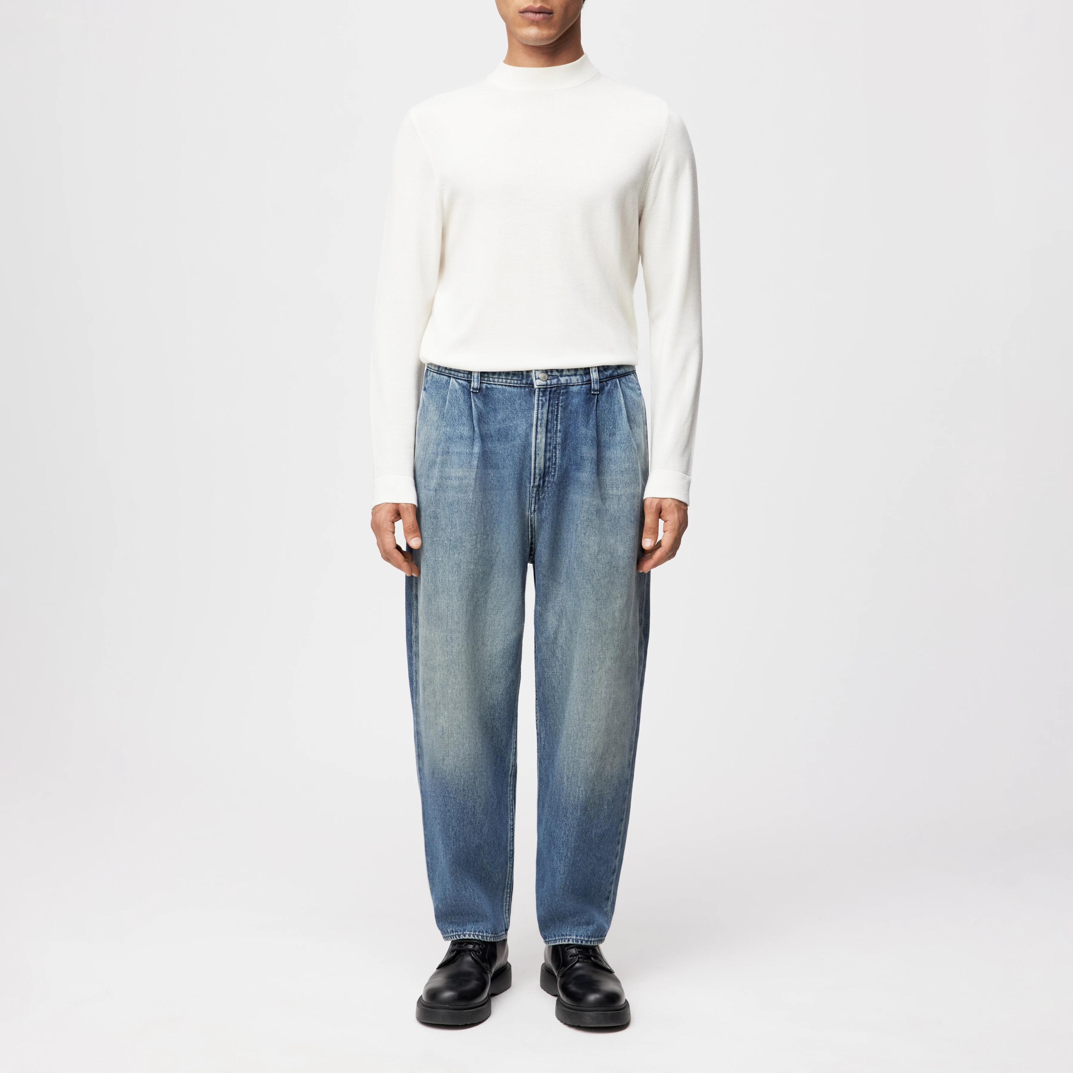 KARYKO_D - Relaxed fit jeans in mid-blue denim - men - blue - Ganzkörper-Frontansicht