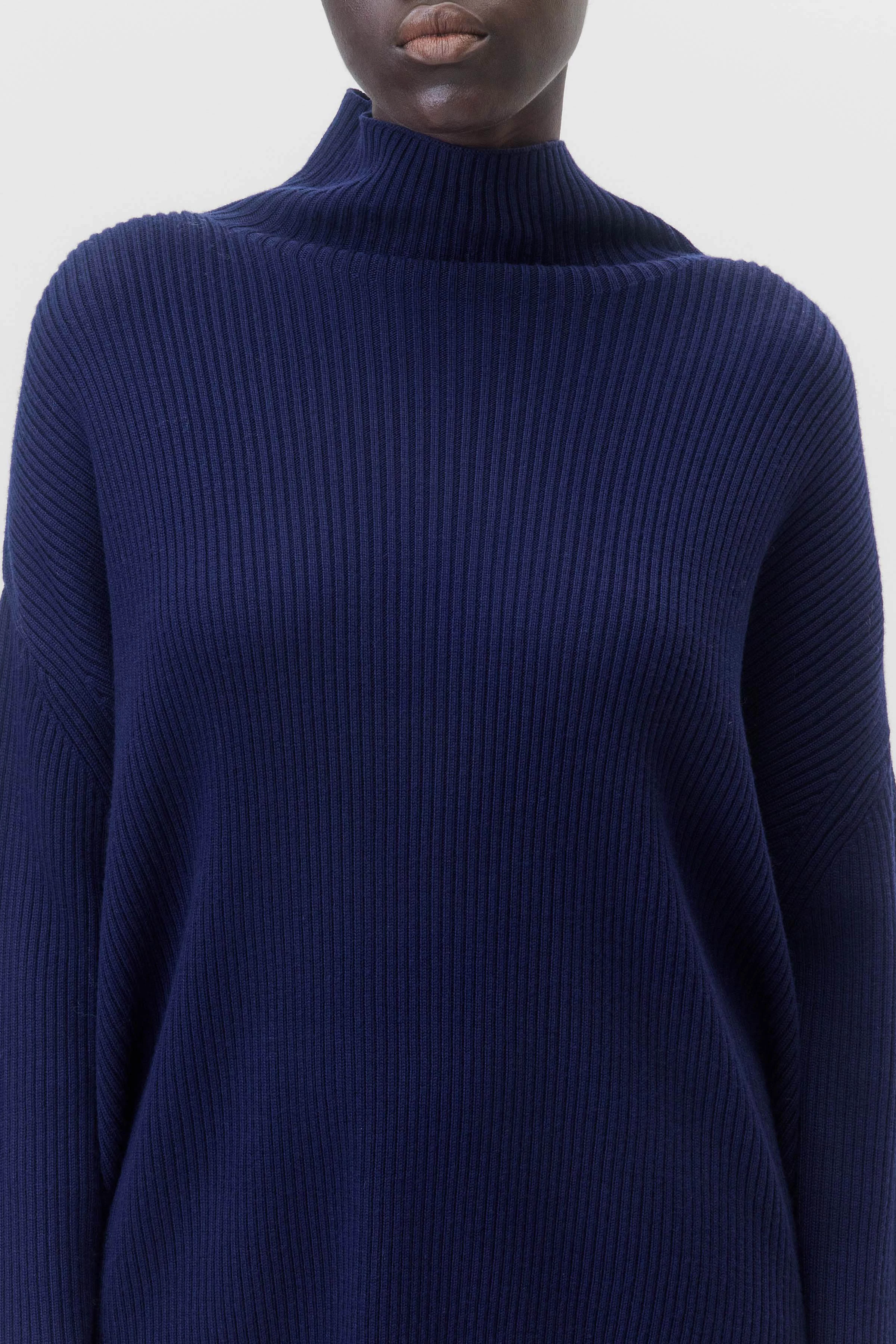 LIORA_2 - Rollkragenpullover in Merinowolle - Damen - blau - Seitenansicht