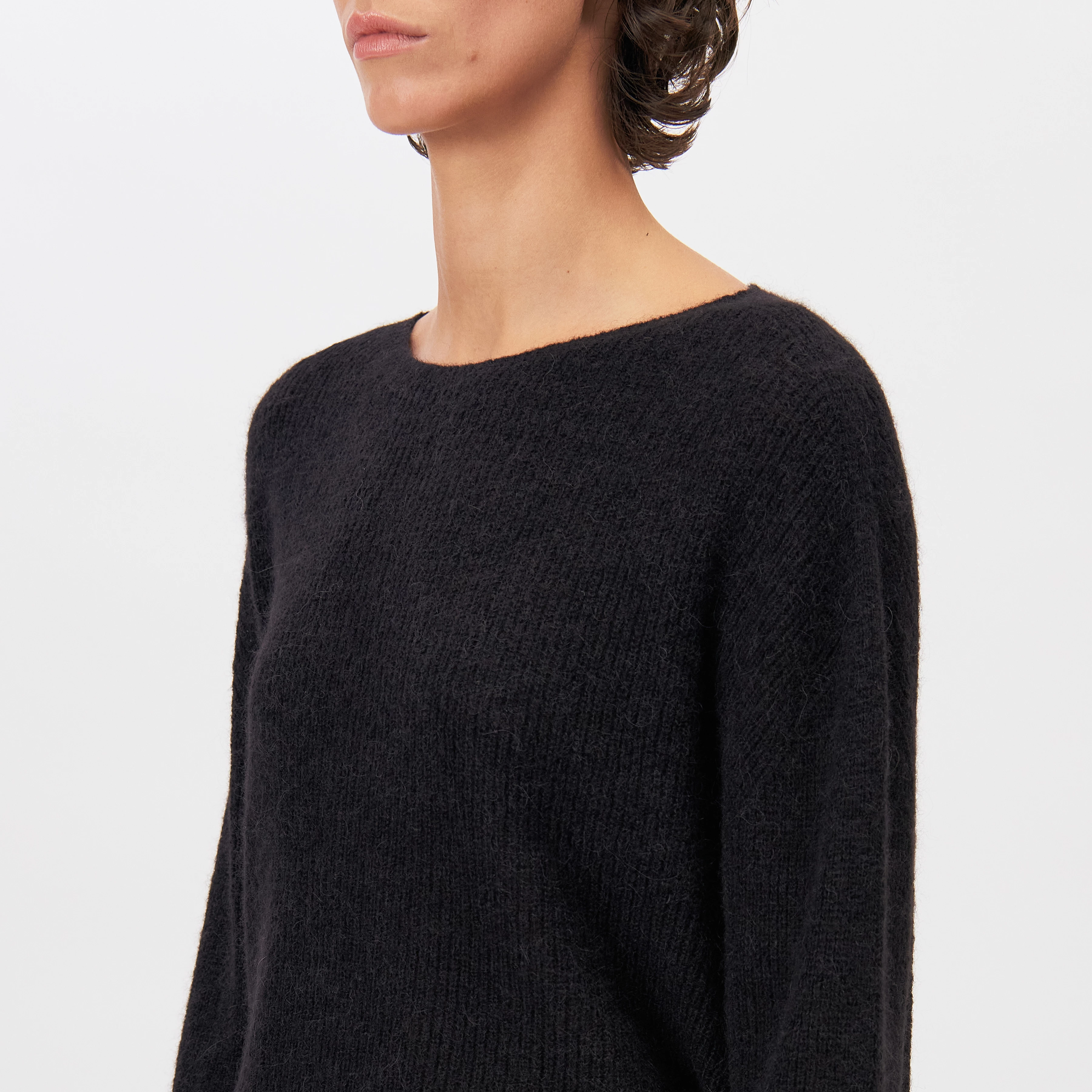 IMENY - Short Suri Alpaca blend jumper - women - black - Detailansicht am Model
