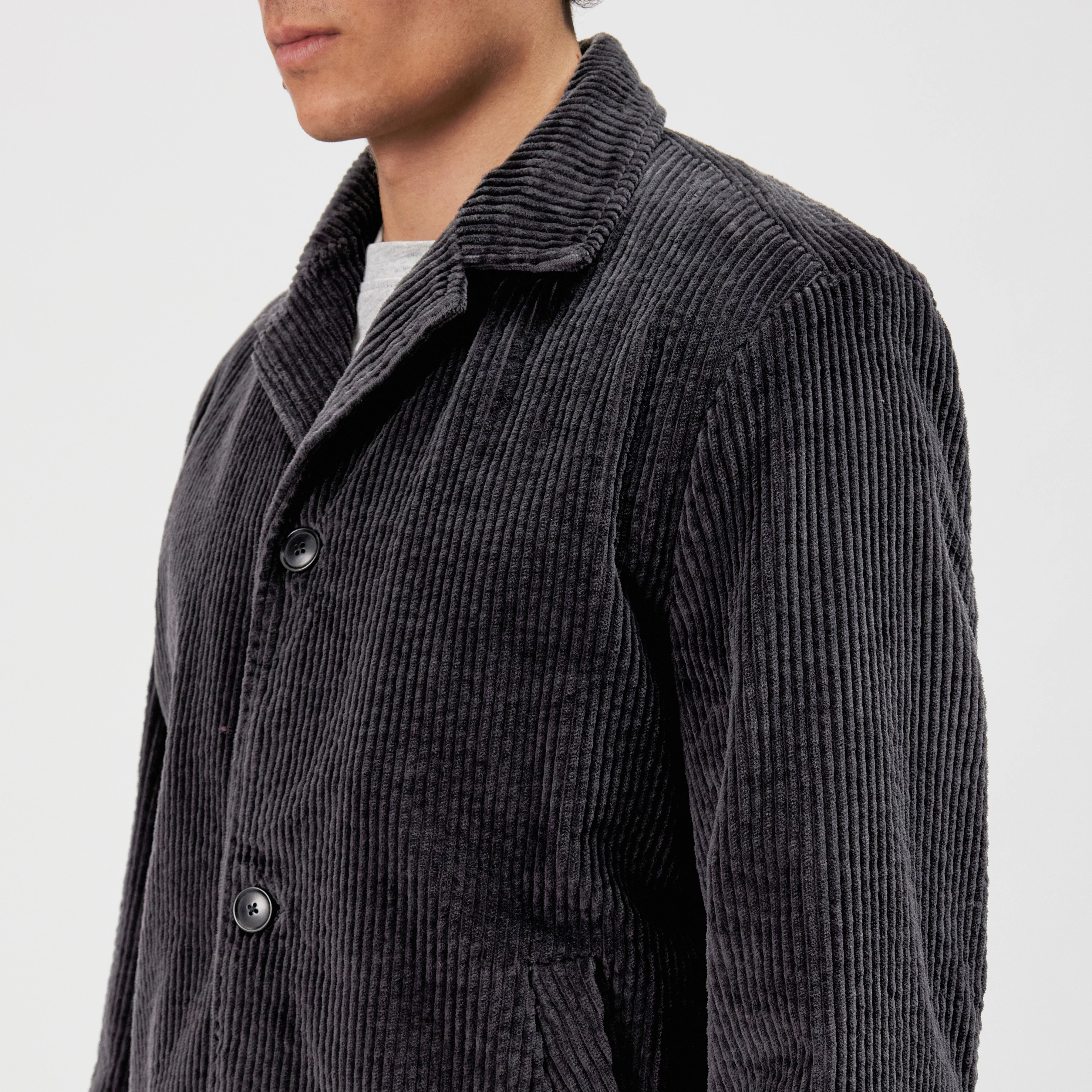 LOUVIN - Regular Fit Jacke in Breitcord - Herren - grau - Detailansicht am Model