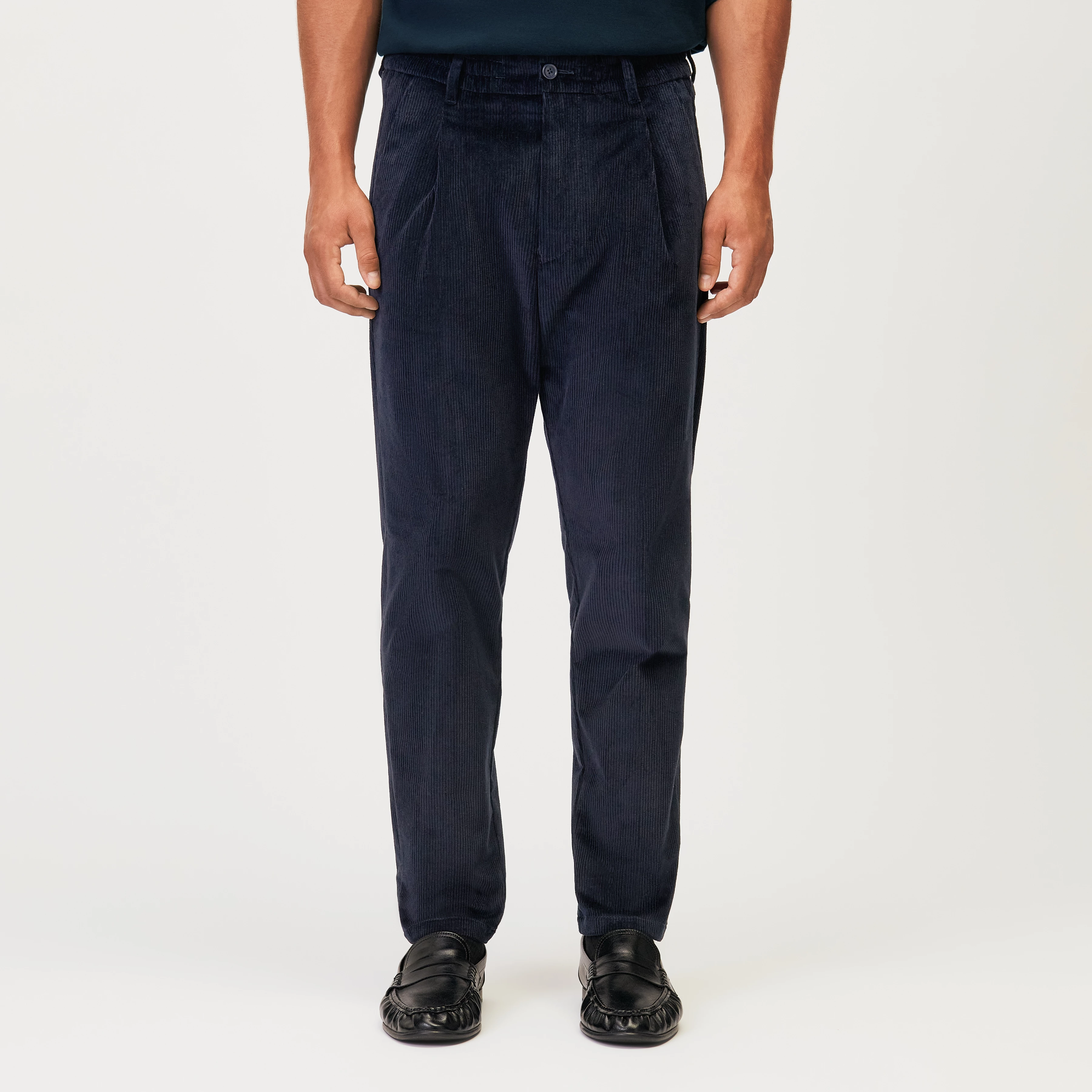 CHASY - Hose mit Bundfalte in feiner Cordstruktur - Herren - blau - Frontansicht