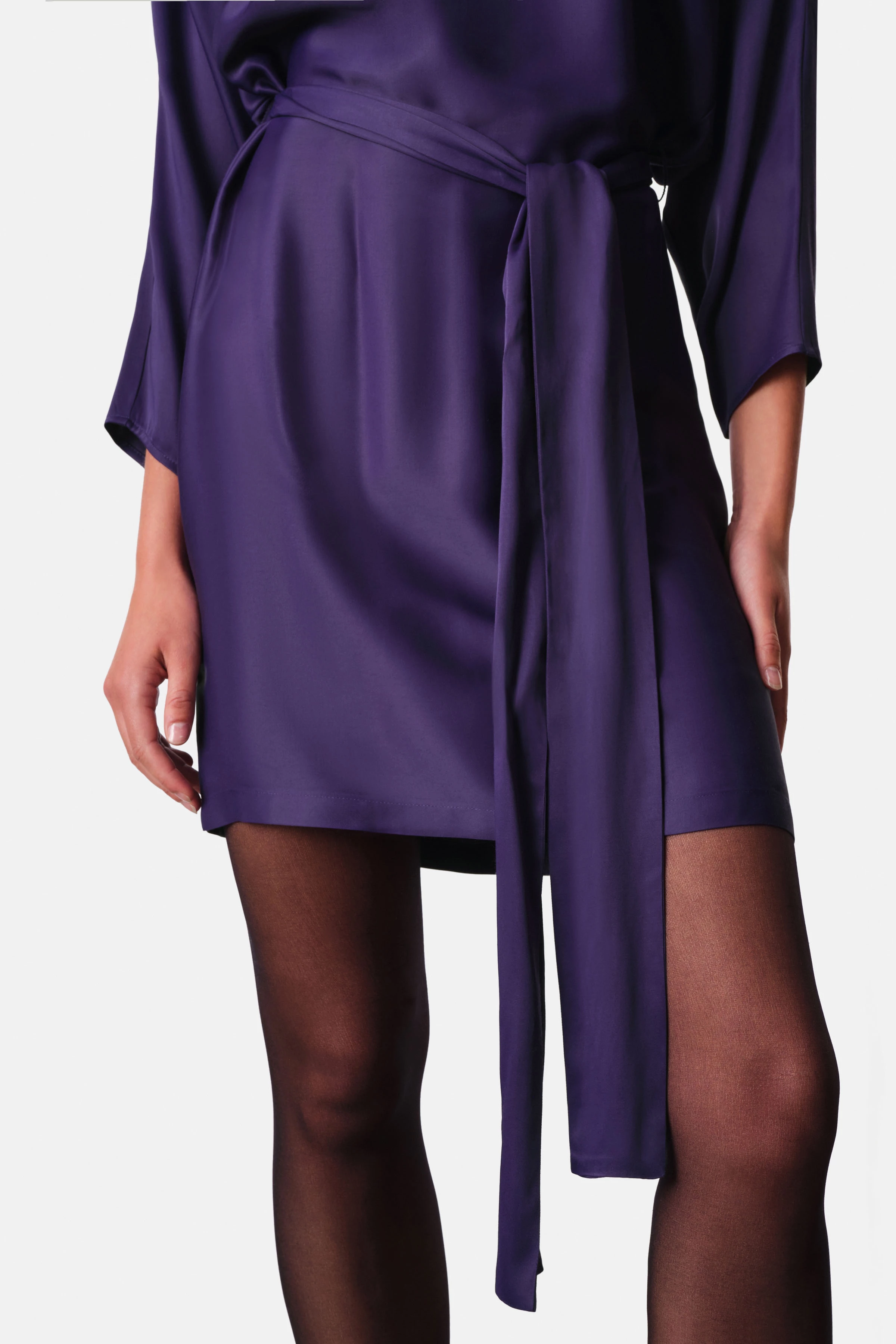 RURIKA - mini dress with batwing sleeves and tie belt in satin - women - purple - Seitenansicht
