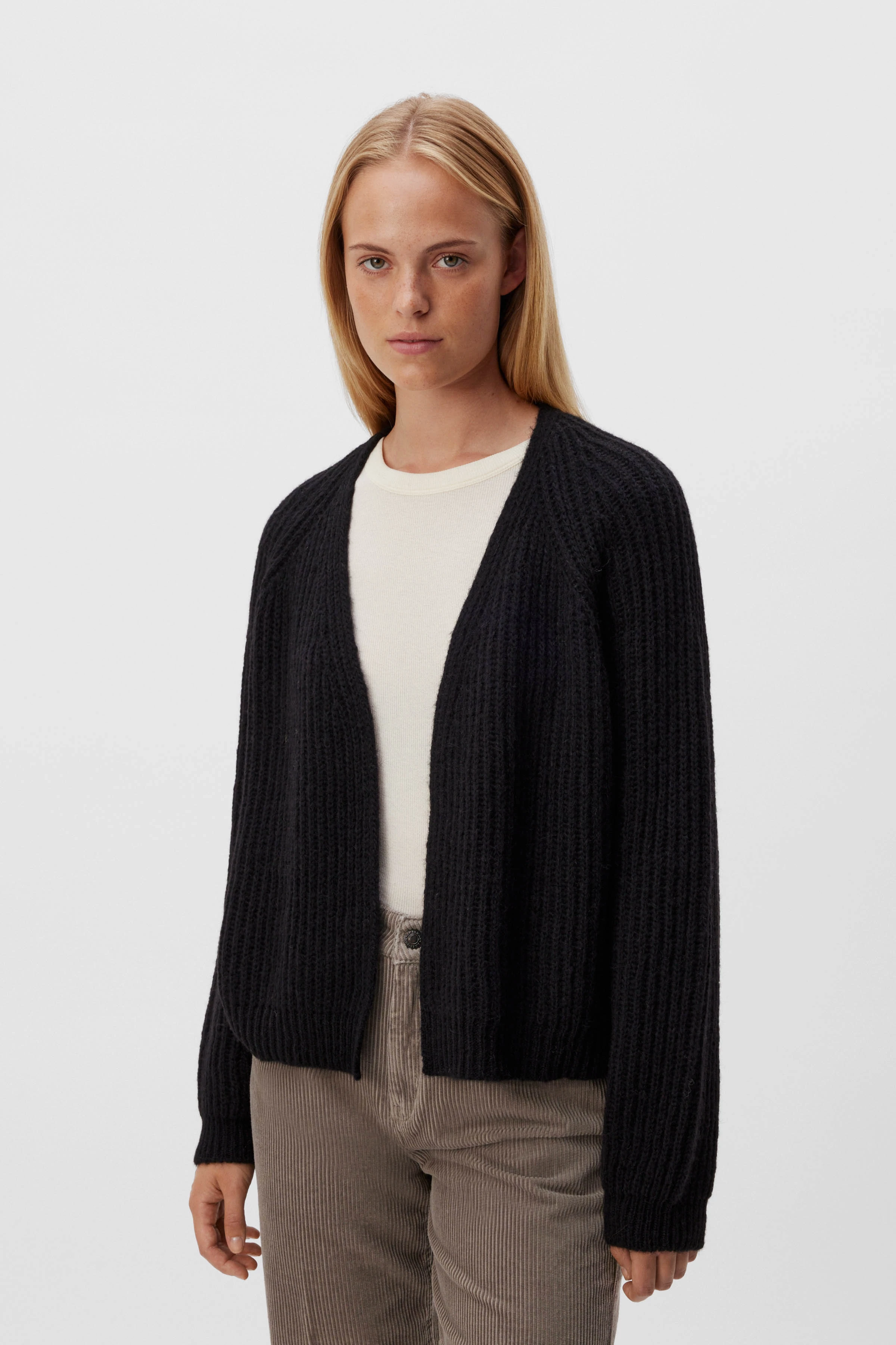 MANUMY - Strickjacke in Alpaka-Mix - Damen - schwarz - Frontansicht