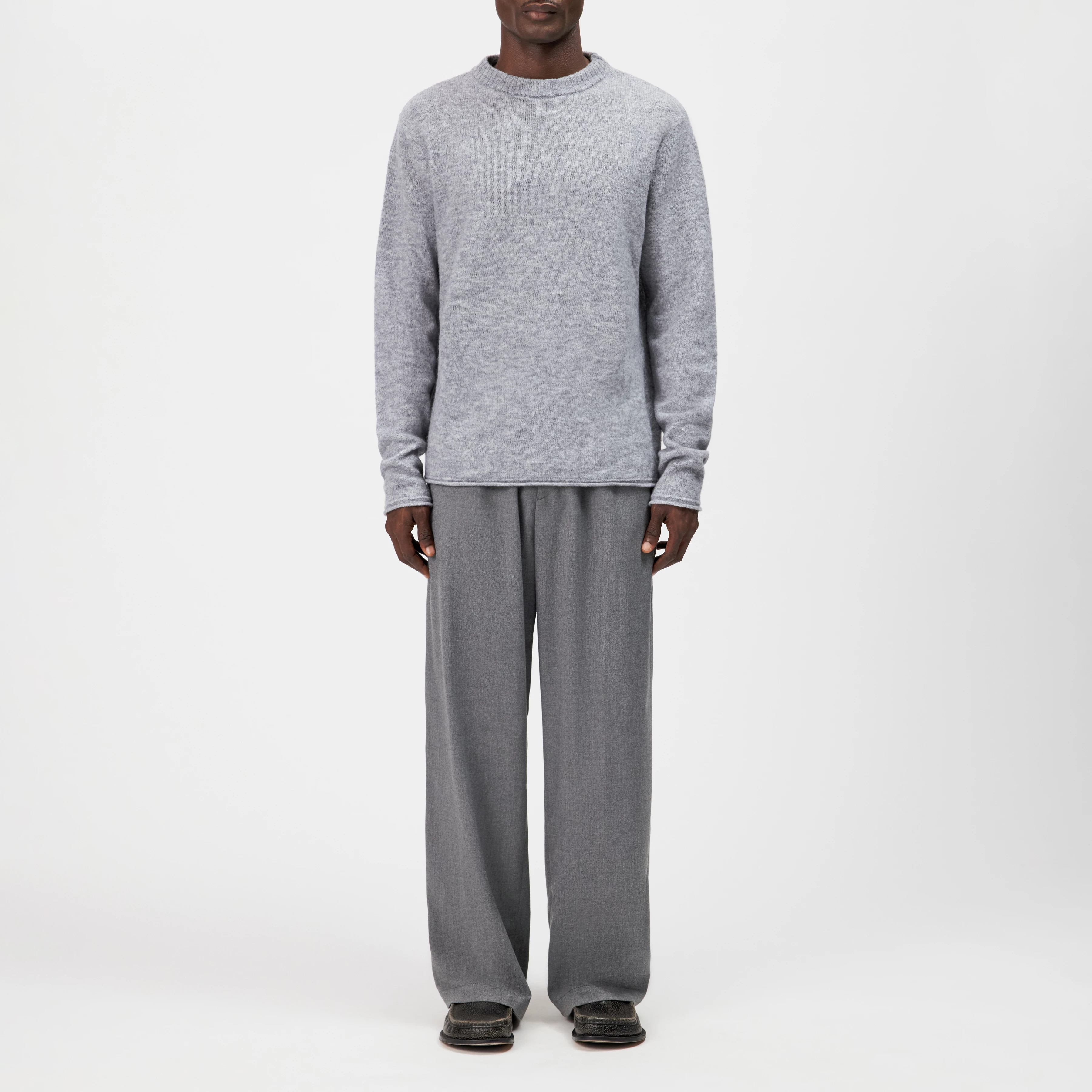 LEANDO - Round-neck jumper in wool blend - men - grey - Ganzkörper-Frontansicht
