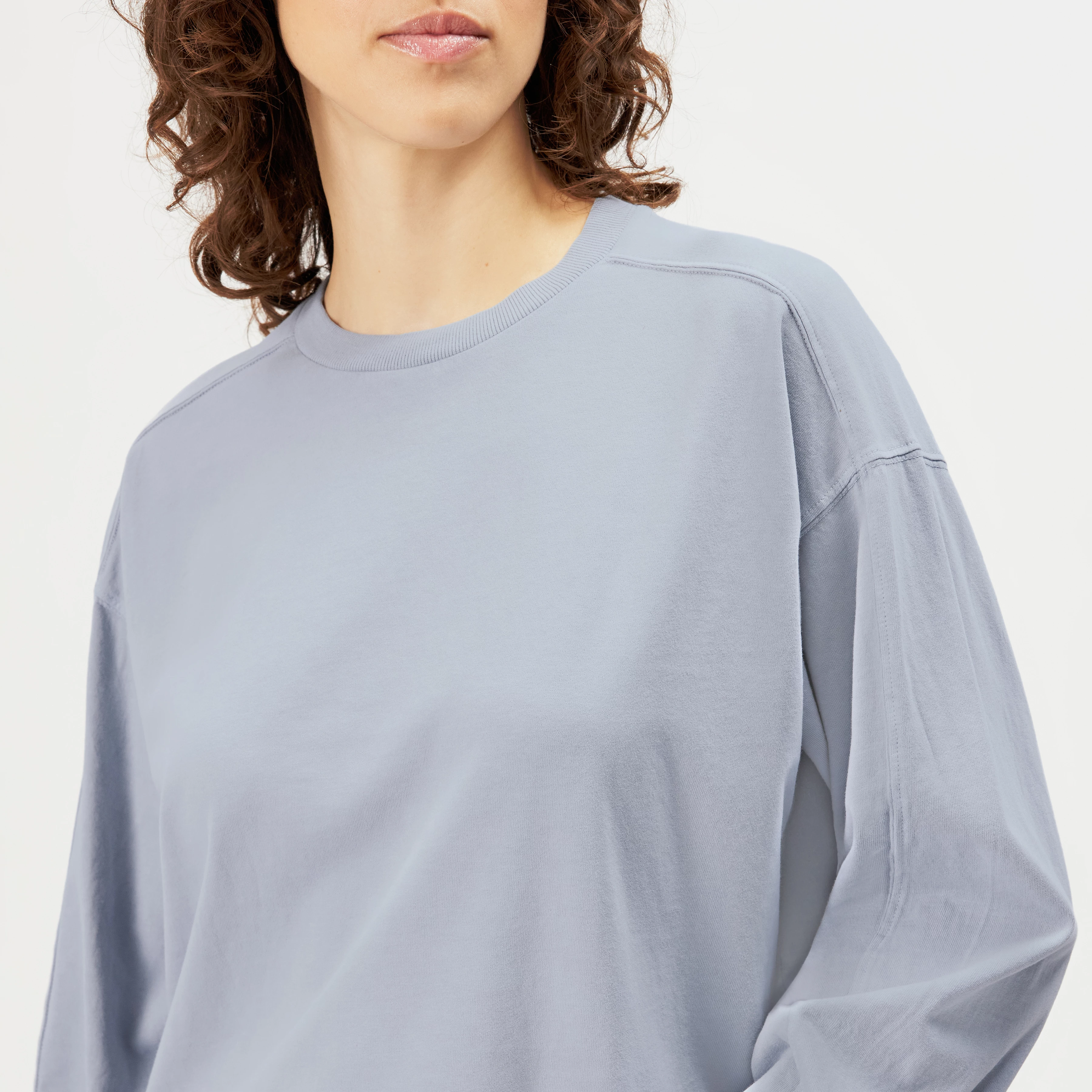 KELAI - Casual relaxed-fit cotton sweatshirt - women - blue - Detailansicht am Model
