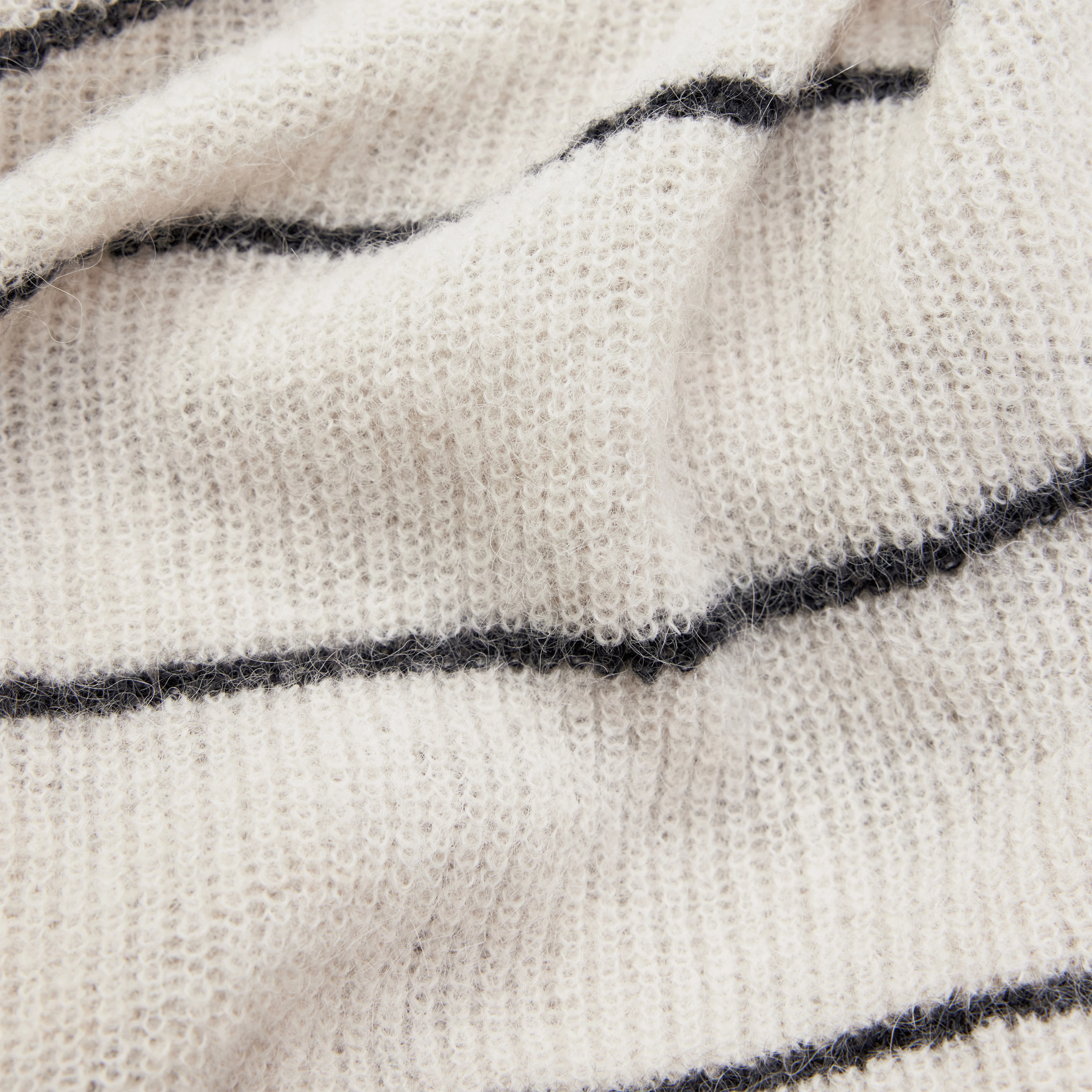 LARELYA - Sweater with balloon sleeves in luxurious Suri alpaca blend - women - beige - Materialbild (B2C)