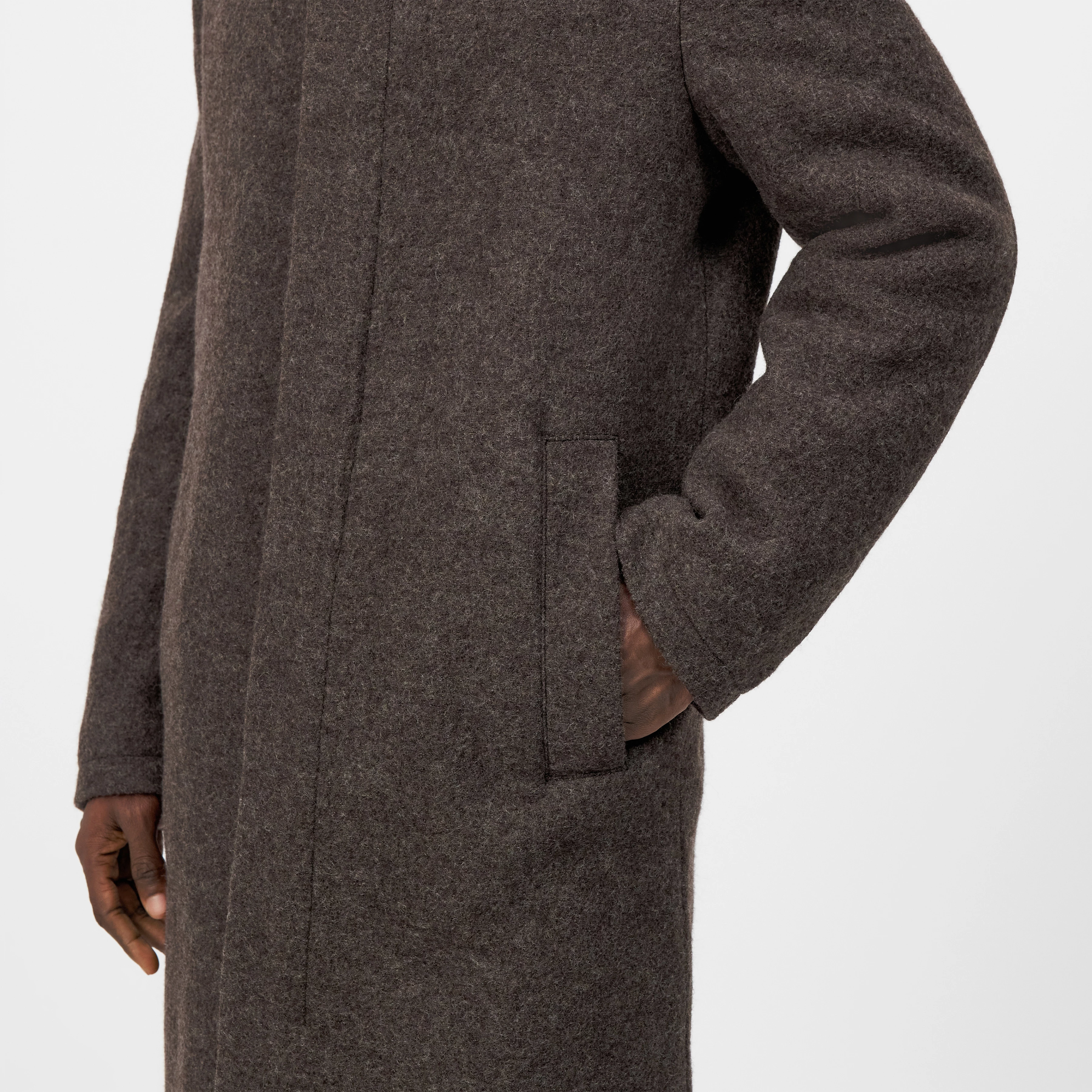 NAUKANO - Wool coat with hood - men - brown - Detailansicht am Model