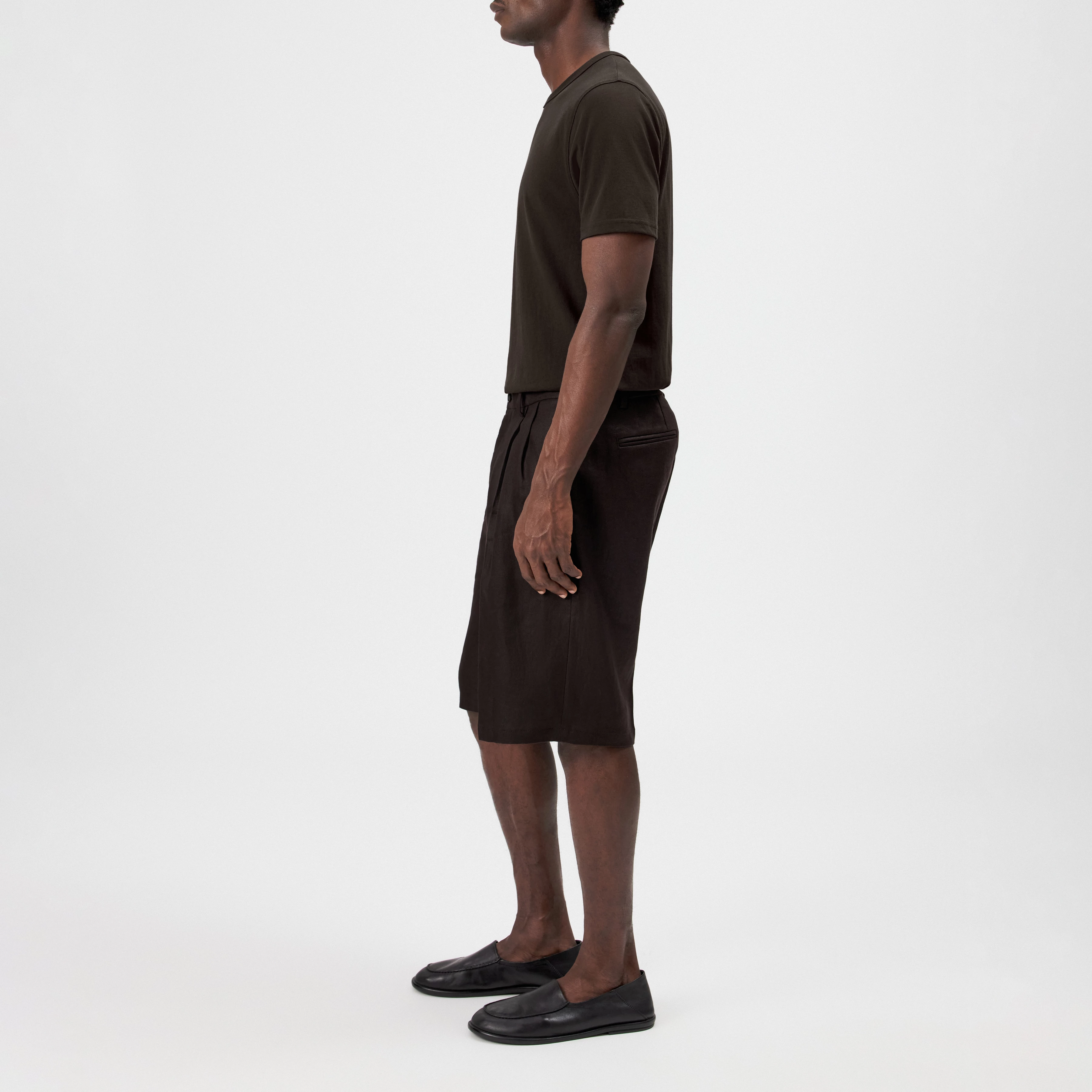 ROCABO - Bundfalten Short im Relaxed Fit in reinem Leinen - Herren - braun - Seitenansicht