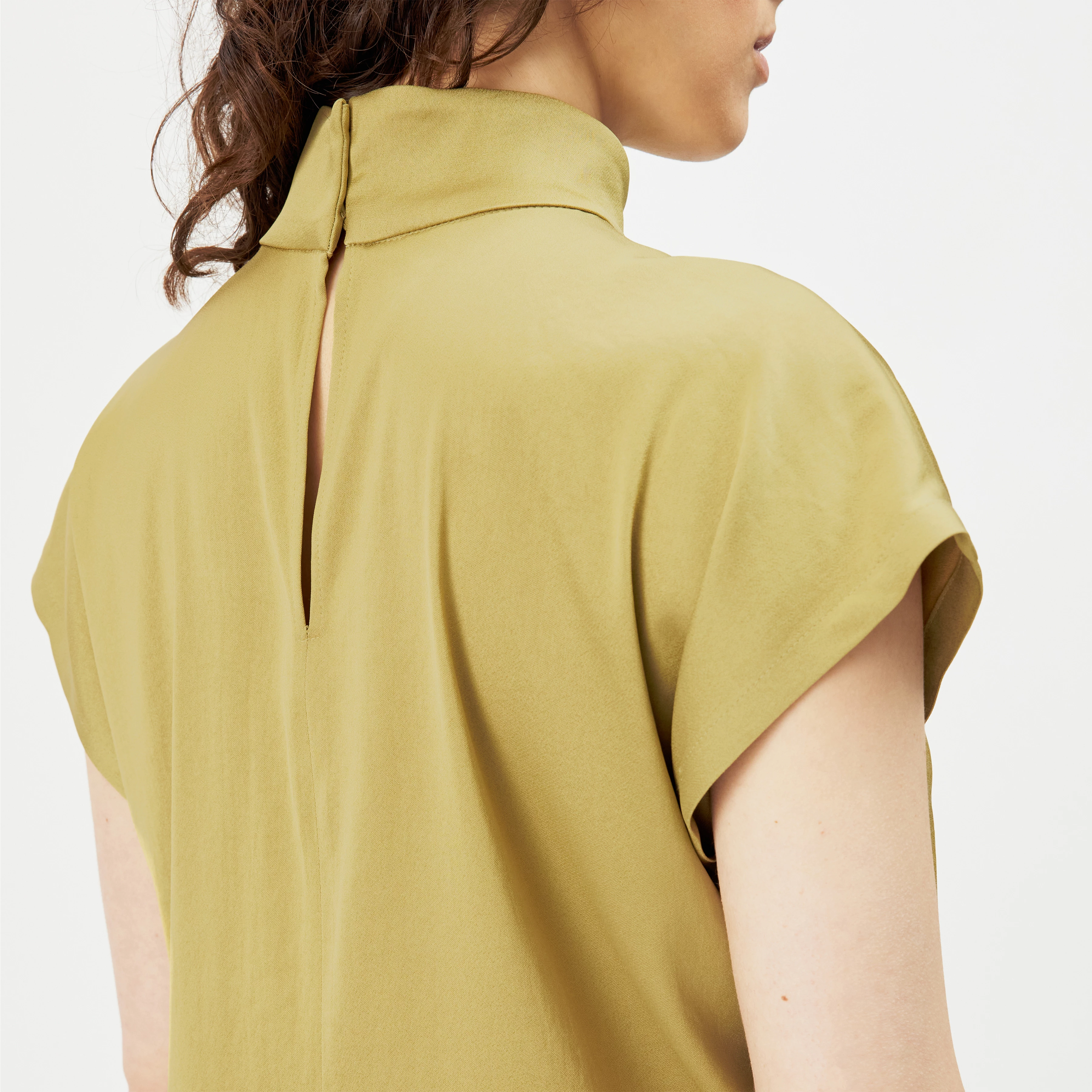 ALARIA_1 - Shirt blouse with stand-up collar in satin - women - brown - Detailansicht am Model